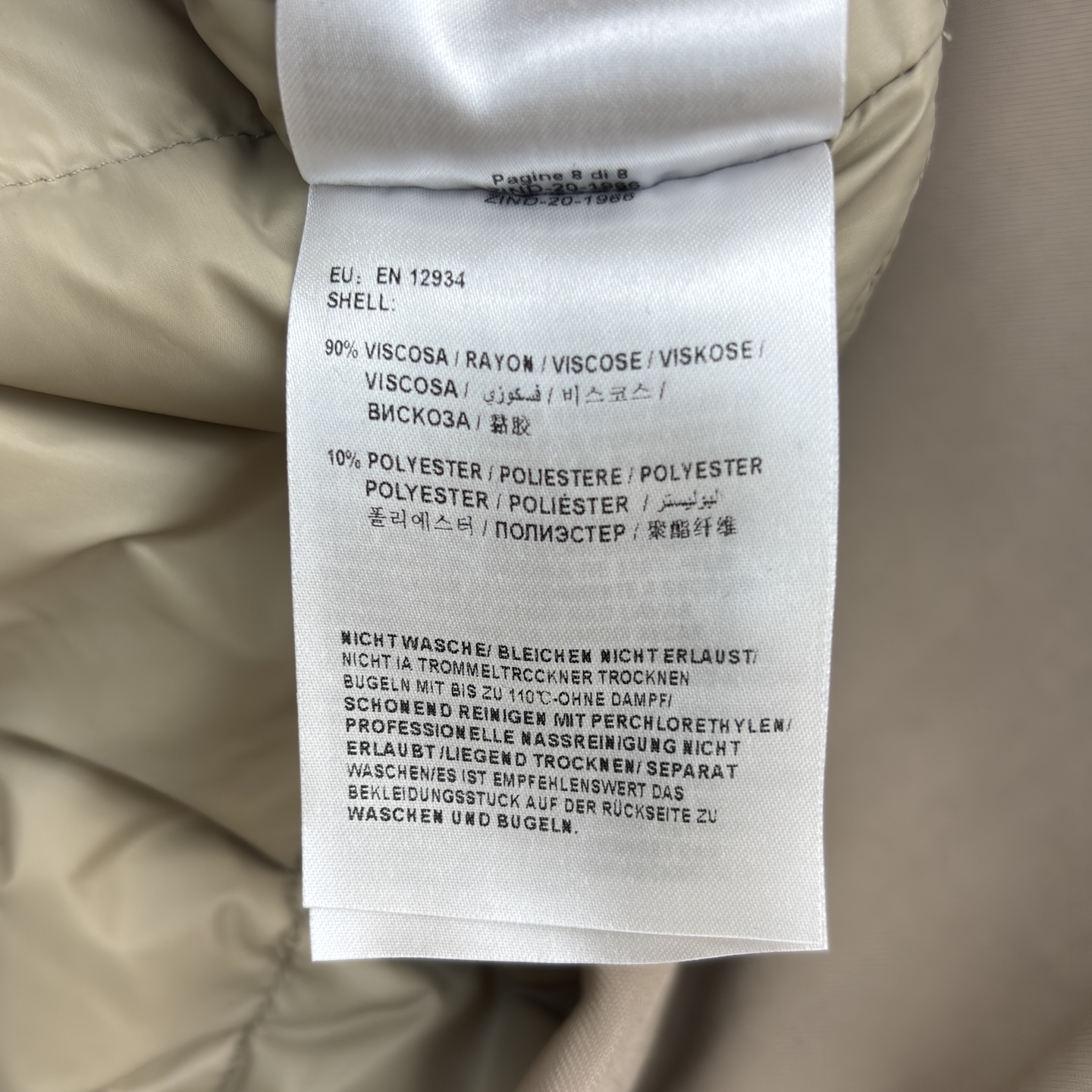 MON*新款 工装风假两件连帽羽绒服外套 在风格与温暖的双重维度里 这两款外套给出了绝佳答案 卡其色的柔