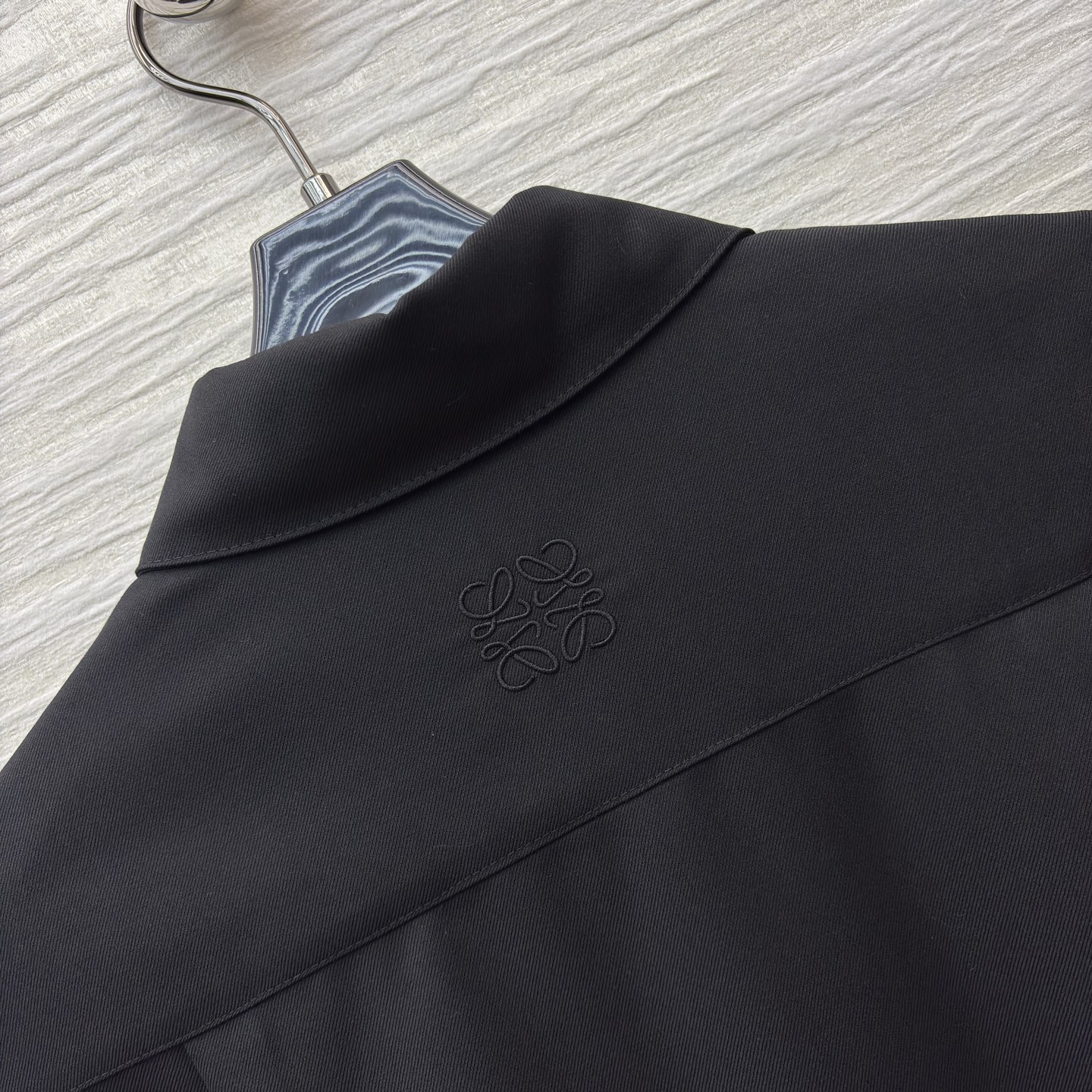 LW 25新款 翻领皮扣收皱衬衫式连衣裙 经典的翻领设计百搭不挑人 半排扣点缀 腰间抽绳打造收腰轮廓提高