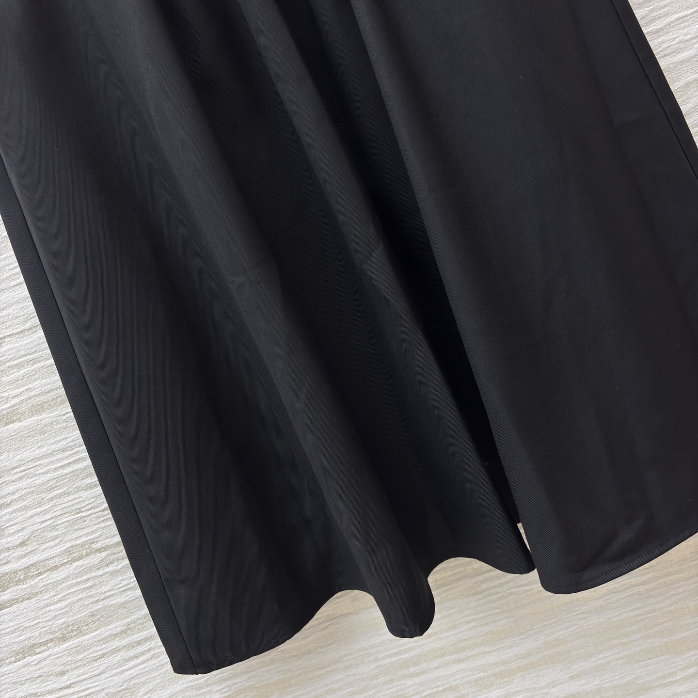 LW 25新款 翻领皮扣收皱衬衫式连衣裙 经典的翻领设计百搭不挑人 半排扣点缀 腰间抽绳打造收腰轮廓提高