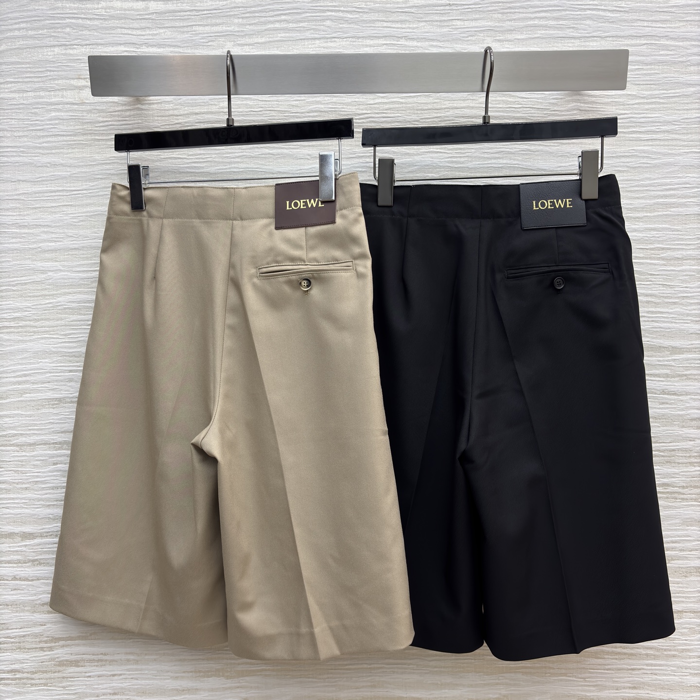 LW家 25新款 皮扣松紧收褶高腰直筒六分裤 松紧高腰阔腿裤型 一秒拉出大长腿 采用肌理感面料 经典版型