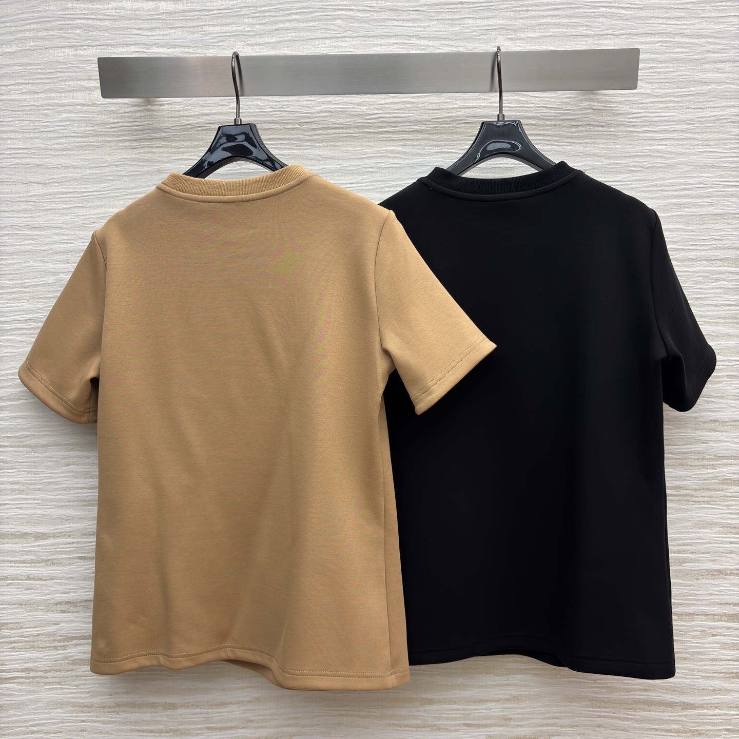 L家 25新款 字母提花口袋短袖T恤 简约的设计百搭不挑人 胸口拼接老花口袋装饰 金属链条⛓️装饰酷炫十