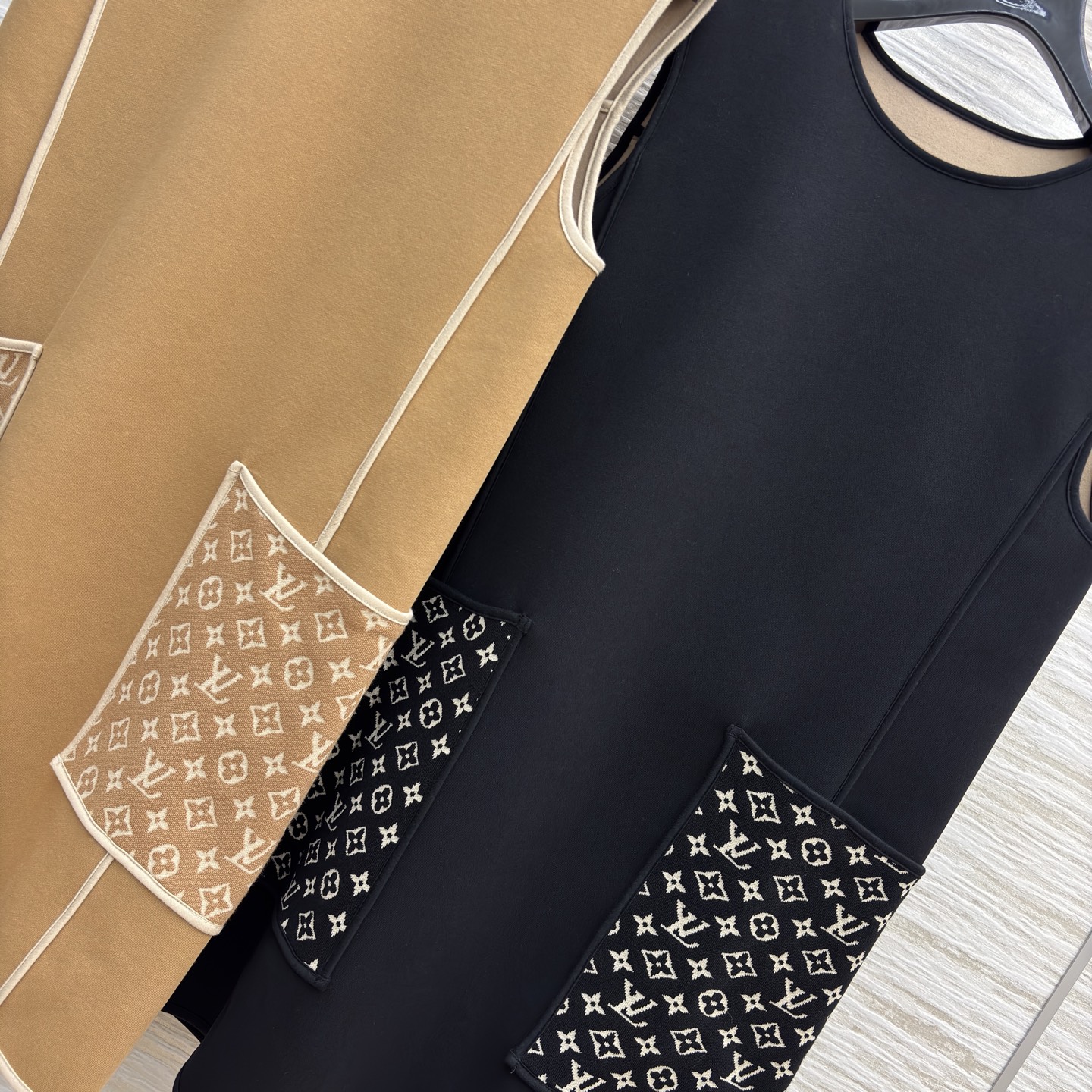 L家 25新款 圆领无袖背心裙 圆领无袖直筒版型 字母提花大口袋装饰 高冷的女神范 显身材的效果满分 非