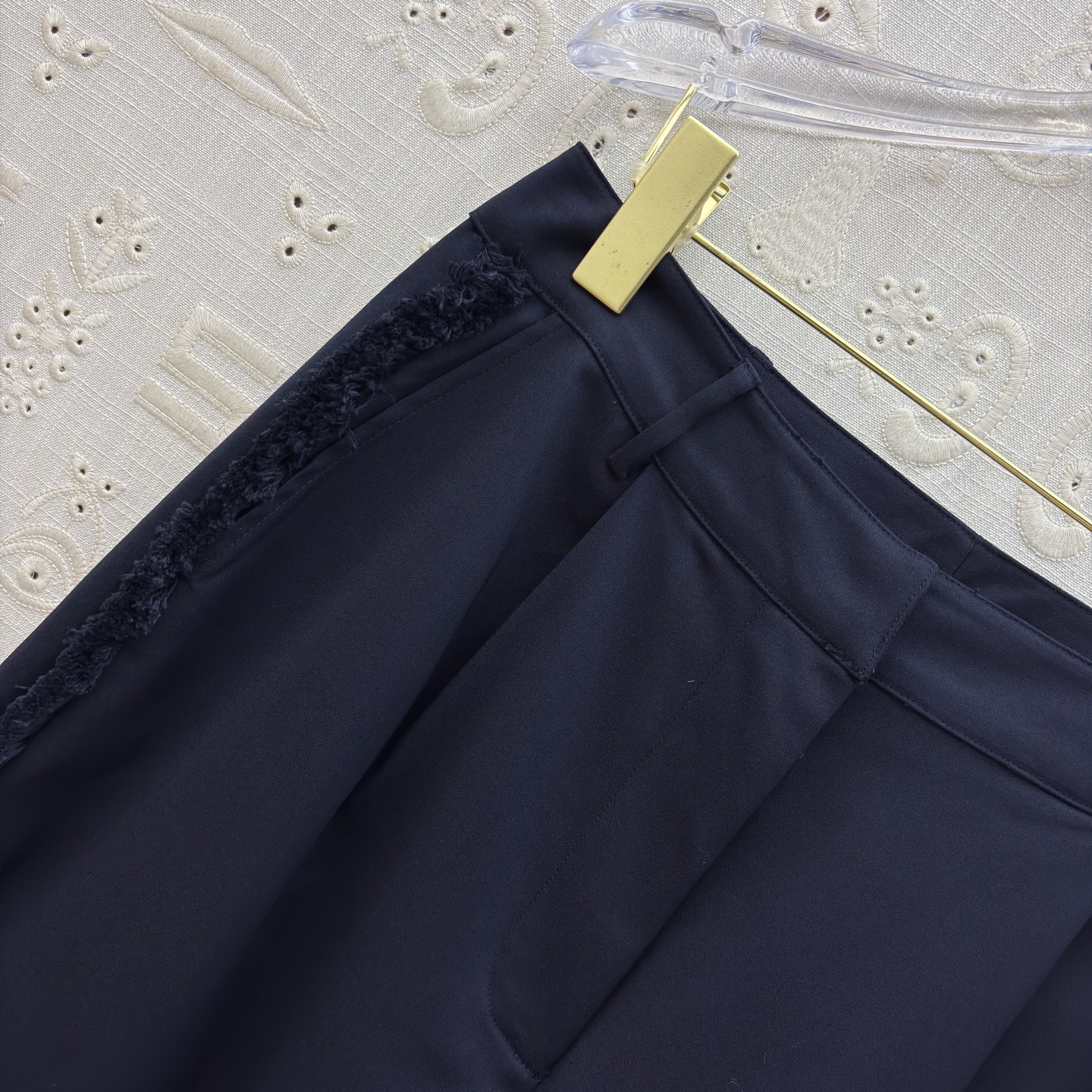 Sch 25秋冬 倪妮同款 藏青色阔腿裤 侧边毛边设计打破单调 垂坠版型尽显慵懒高级感 搭配同系列西装 