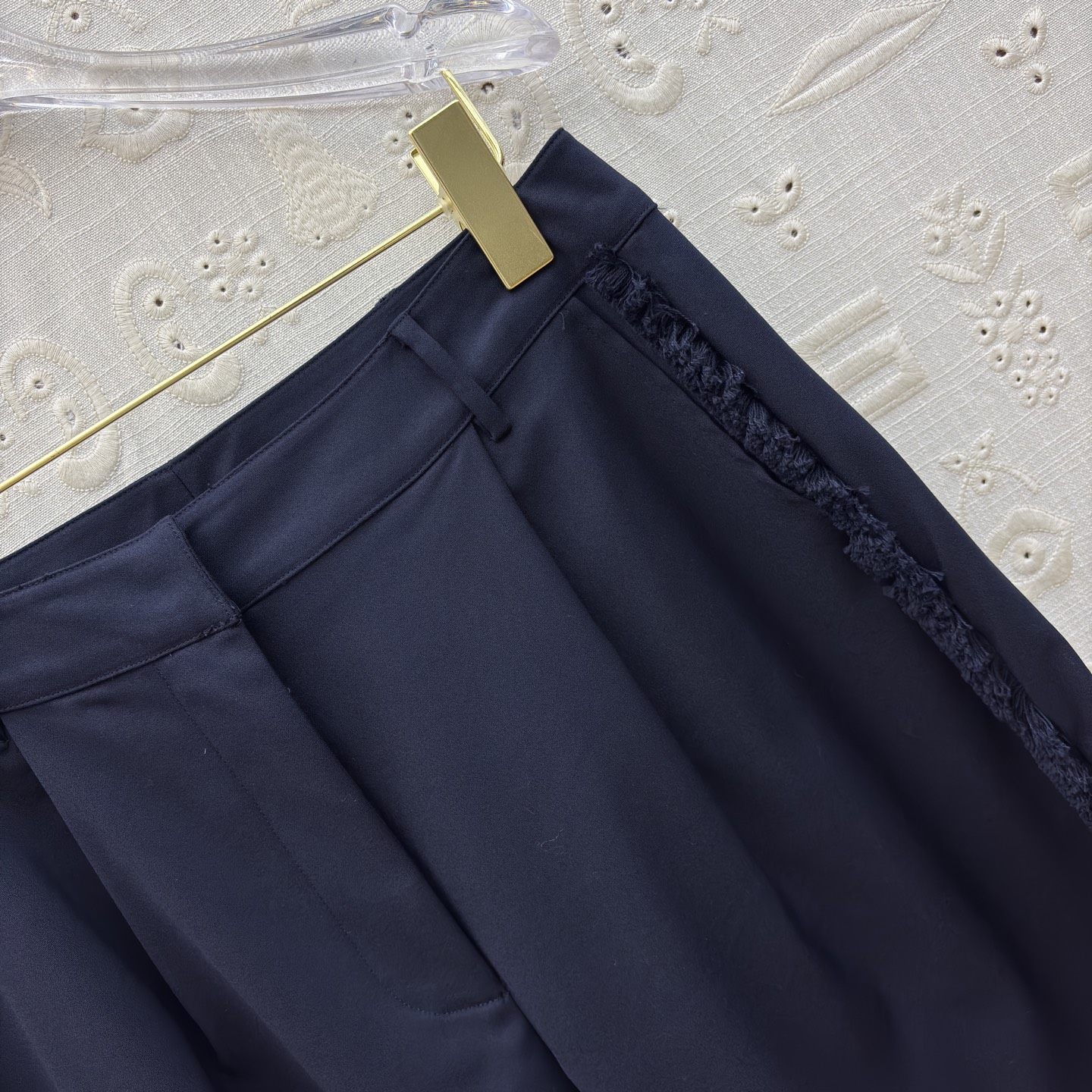 Sch 25秋冬 倪妮同款 藏青色阔腿裤 侧边毛边设计打破单调 垂坠版型尽显慵懒高级感 搭配同系列西装 