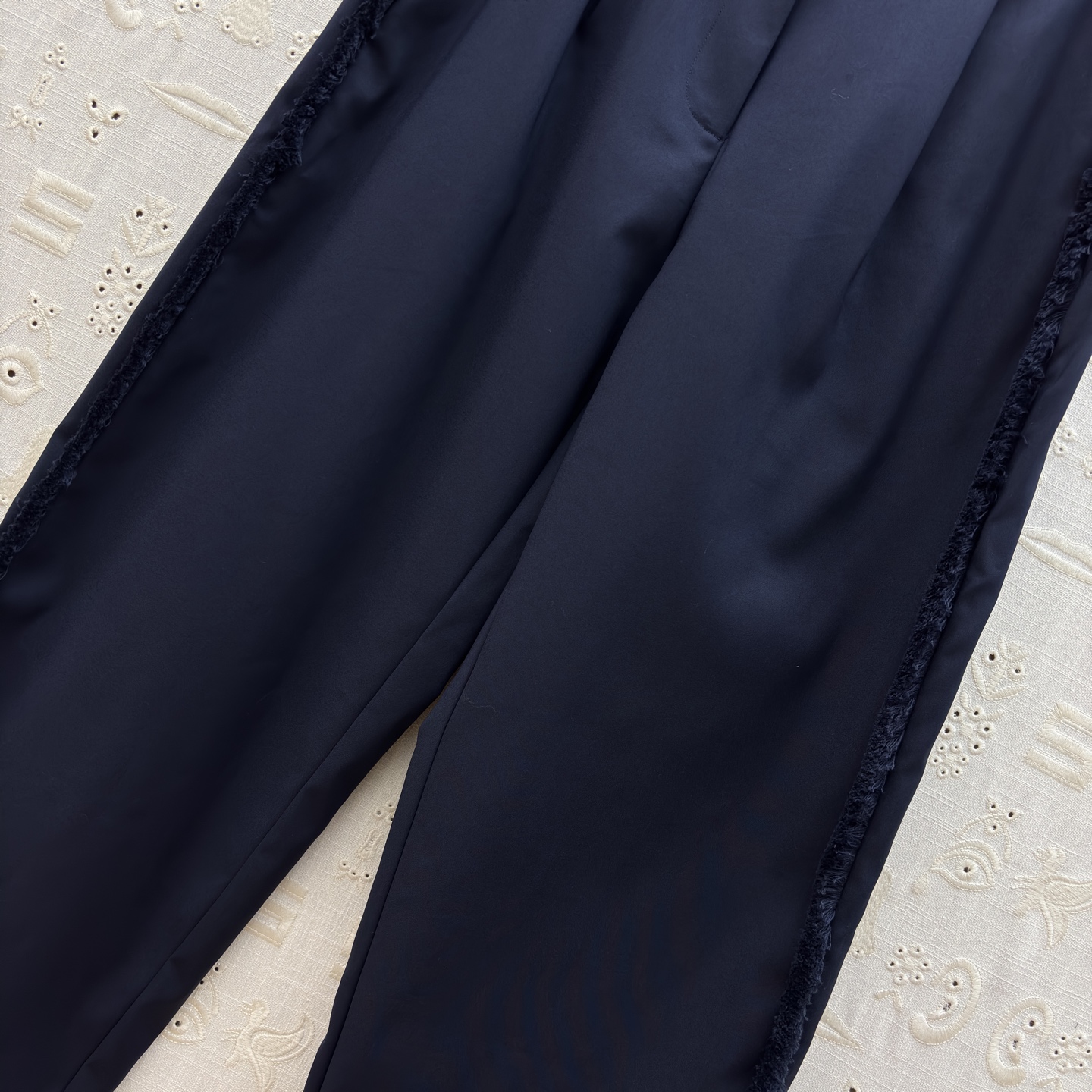 Sch 25秋冬 倪妮同款 藏青色阔腿裤 侧边毛边设计打破单调 垂坠版型尽显慵懒高级感 搭配同系列西装 