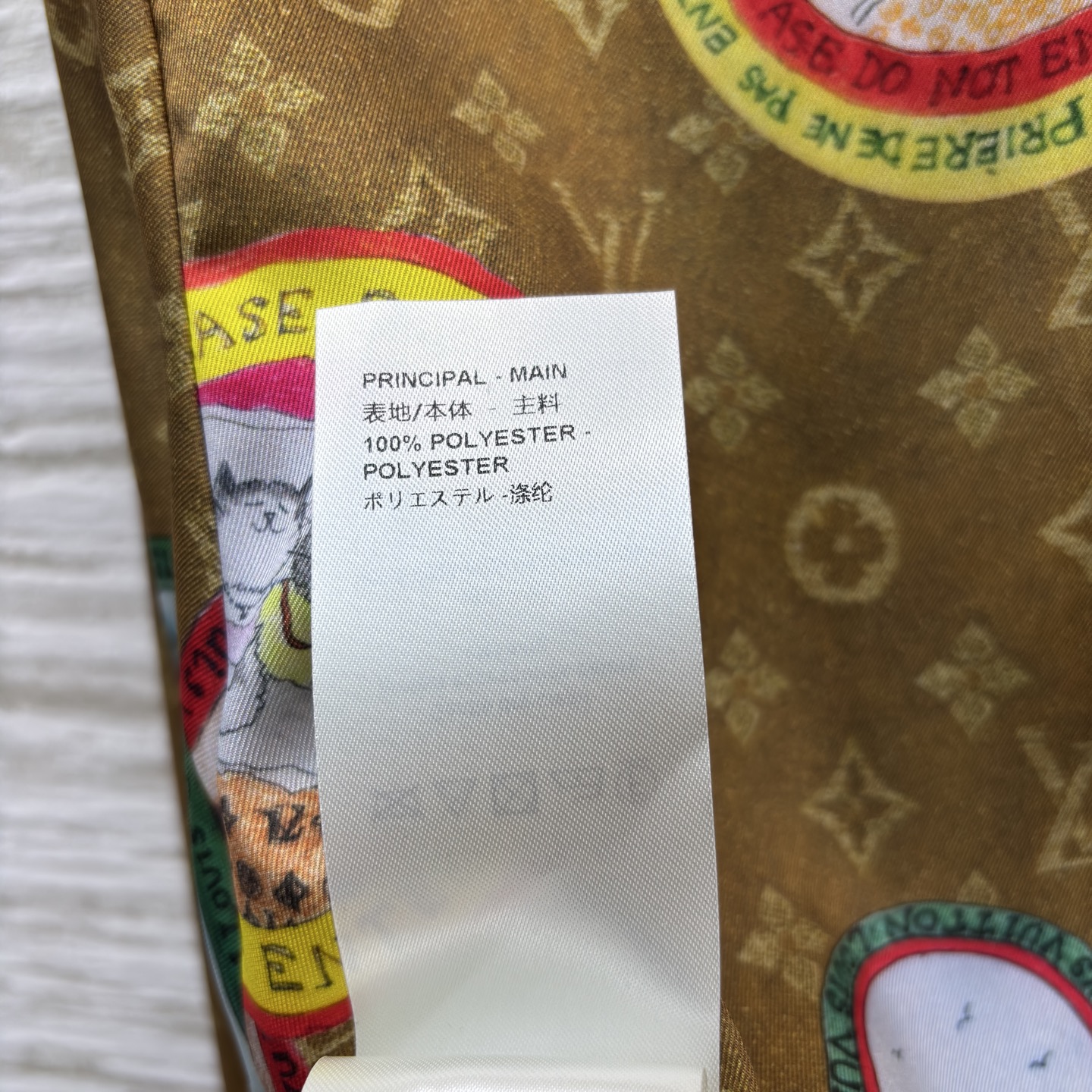 L家25秋冬老花衬衫 绝了 经典老花底铺满彩色环球插画 复古又潮酷 不管是单穿还是叠搭 都能轻松穿出艺术