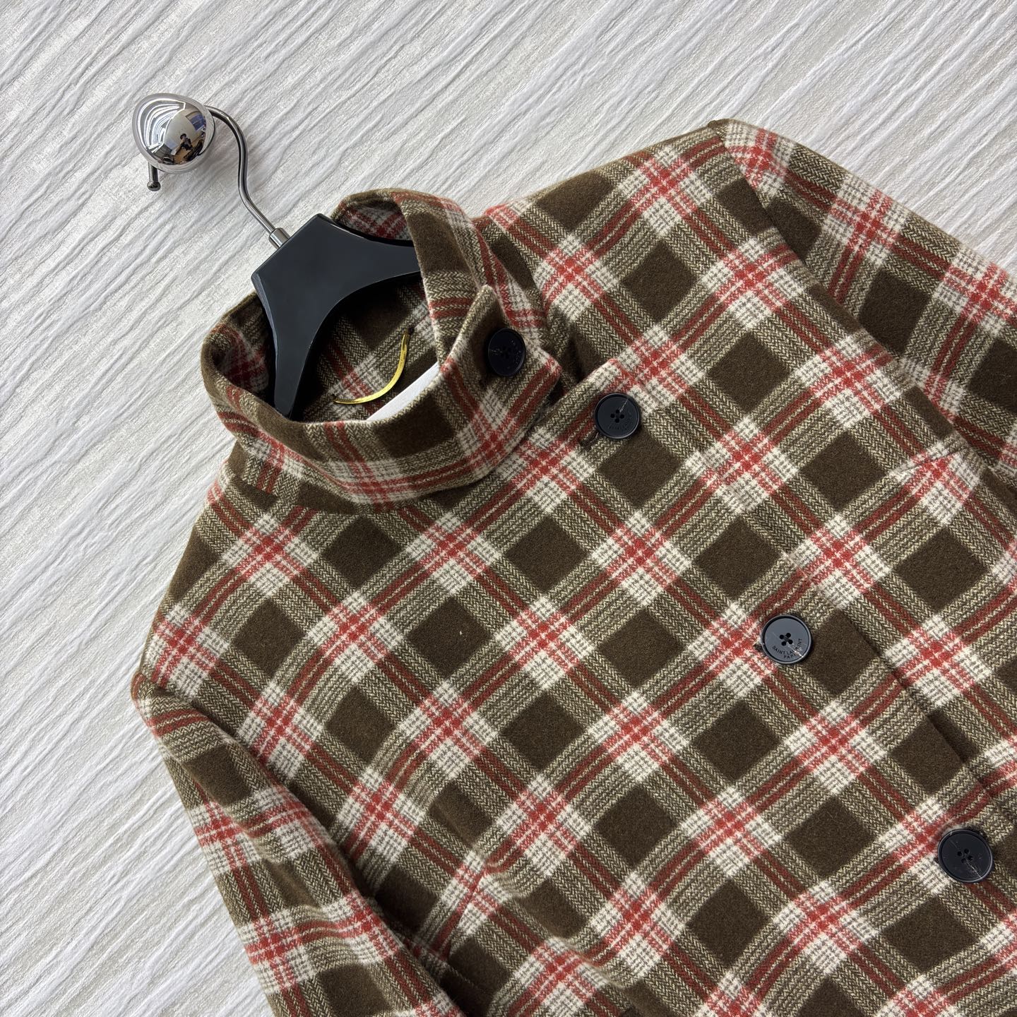 YSL 25秋冬 立领格纹短外套 复古调性拉满 咖色格纹带点英伦温柔 黑白色格纹透着冷冽酷感 腰间腰带一