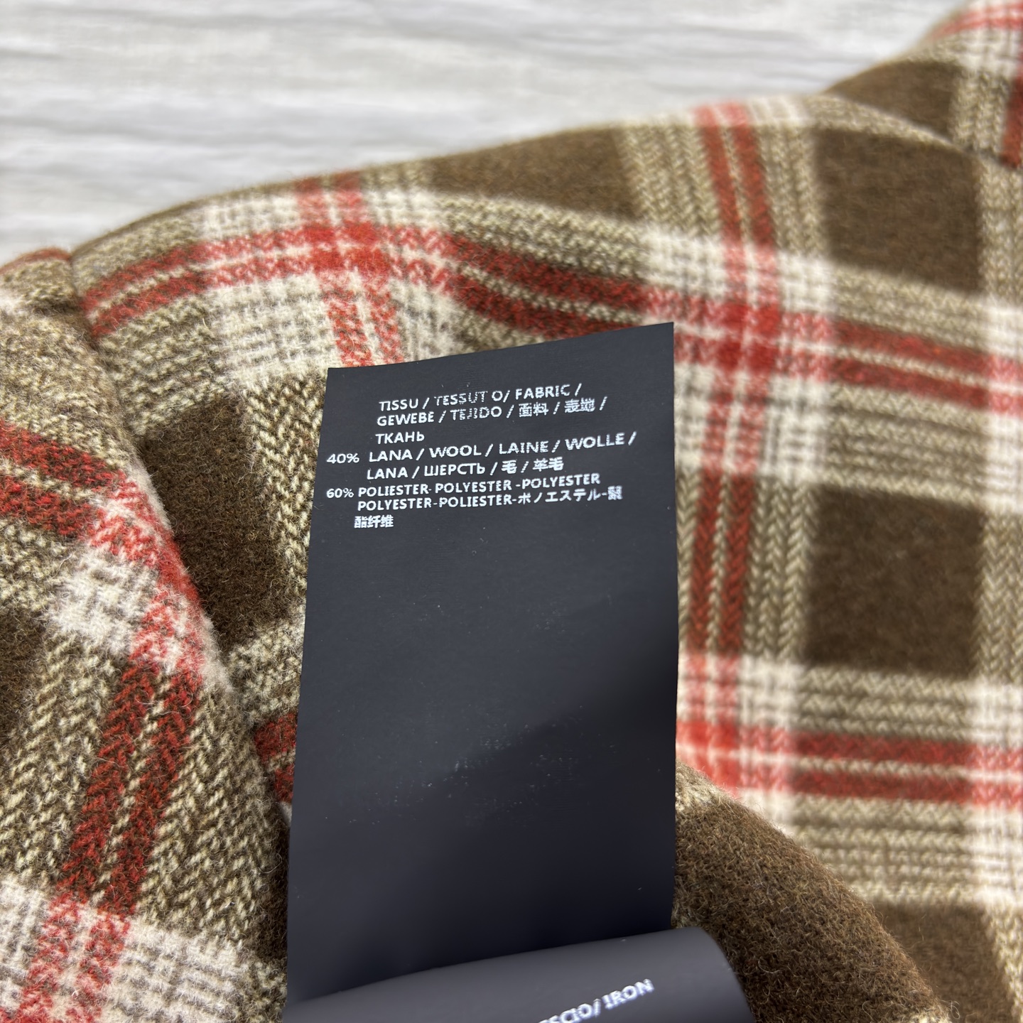 YSL 25秋冬 立领格纹短外套 复古调性拉满 咖色格纹带点英伦温柔 黑白色格纹透着冷冽酷感 腰间腰带一