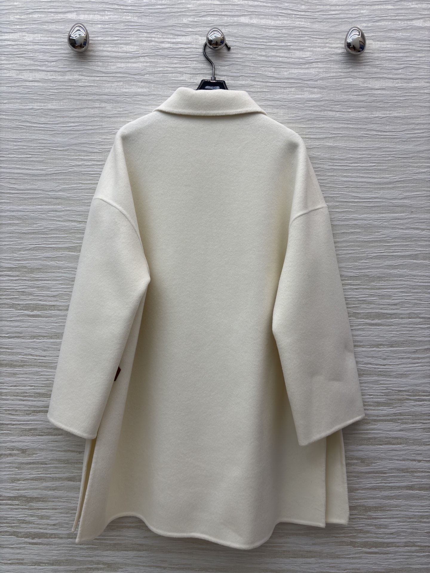 lP🆕 25秋冬新款 山羊绒羊毛毛呢翻领大衣 氛围感大衣 翻领加上小廓形的版型 对身材几乎没什么要求 大