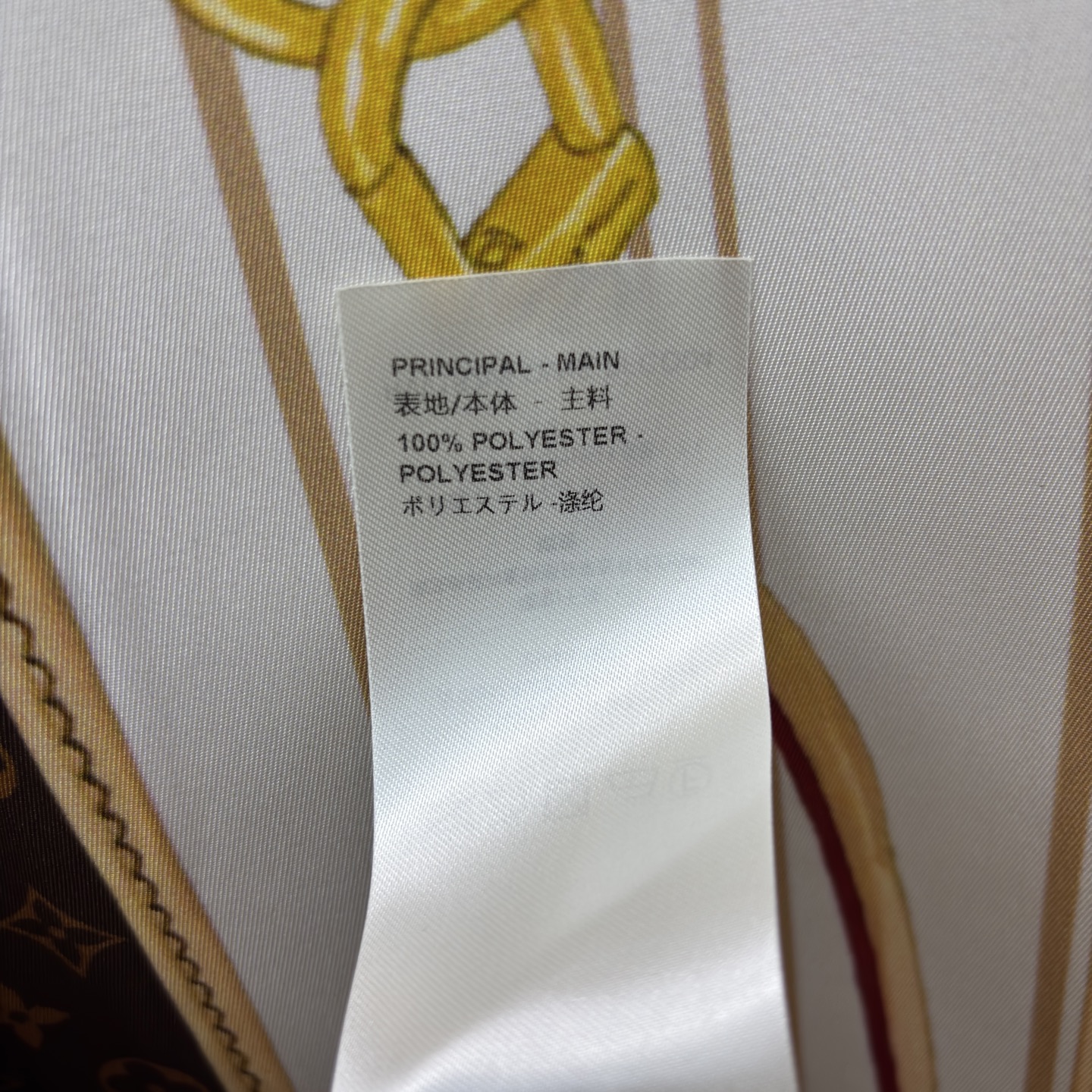 L家25秋冬 经典字母印花长袖衬衫奢雅上线 满幅经典印花碰撞艺术感拼接 可作衬衫裙随性飒气 也能当外套叠