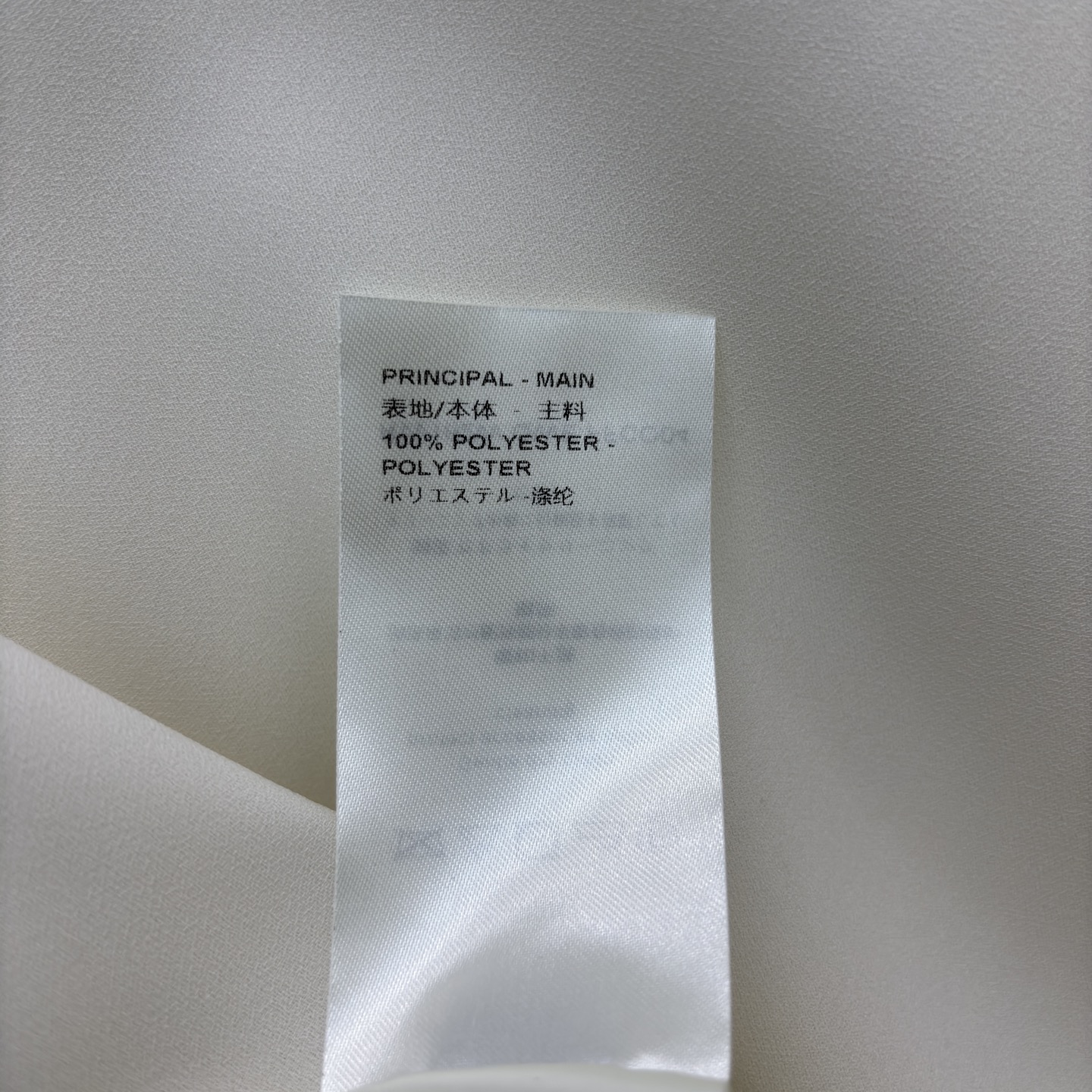 L家 25新款 五金扣装饰白色套装 翻领双口袋飘带衬衫+松紧腰直筒阔腿裤 高级感是职场与日常的优雅平衡 