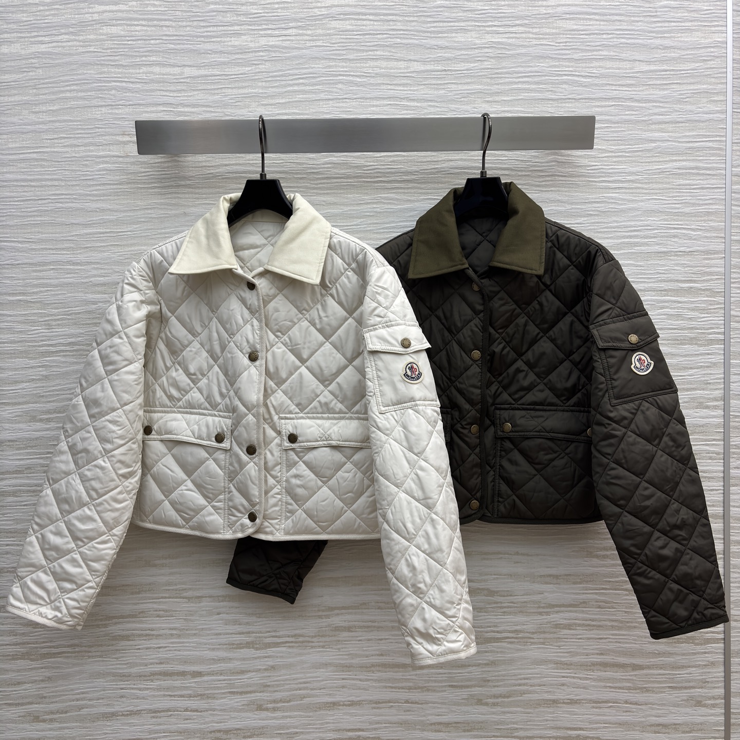 Mo 25秋 翻领菱格棉服 时髦御寒双在线 复古棕与温柔米两色可选 菱格绗缝设计经典又显质感 短款版型利