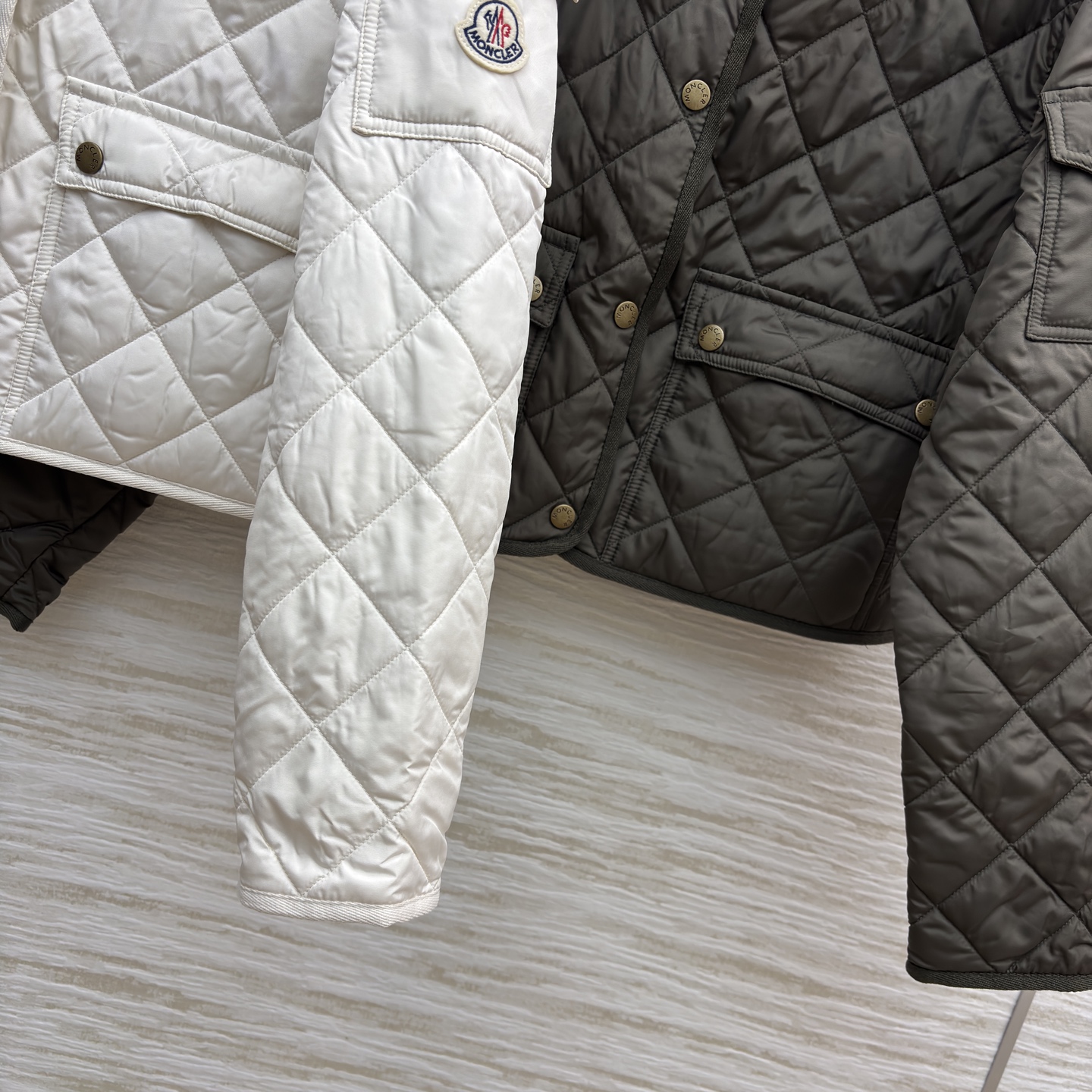 Mo 25秋 翻领菱格棉服 时髦御寒双在线 复古棕与温柔米两色可选 菱格绗缝设计经典又显质感 短款版型利