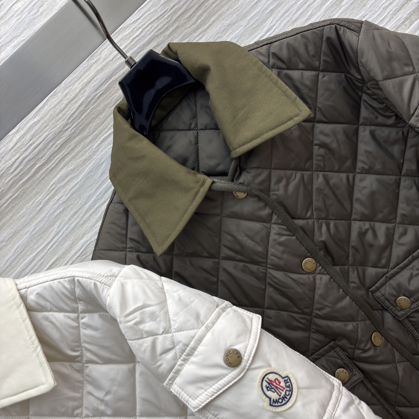 Mo 25秋 翻领菱格棉服 时髦御寒双在线 复古棕与温柔米两色可选 菱格绗缝设计经典又显质感 短款版型利