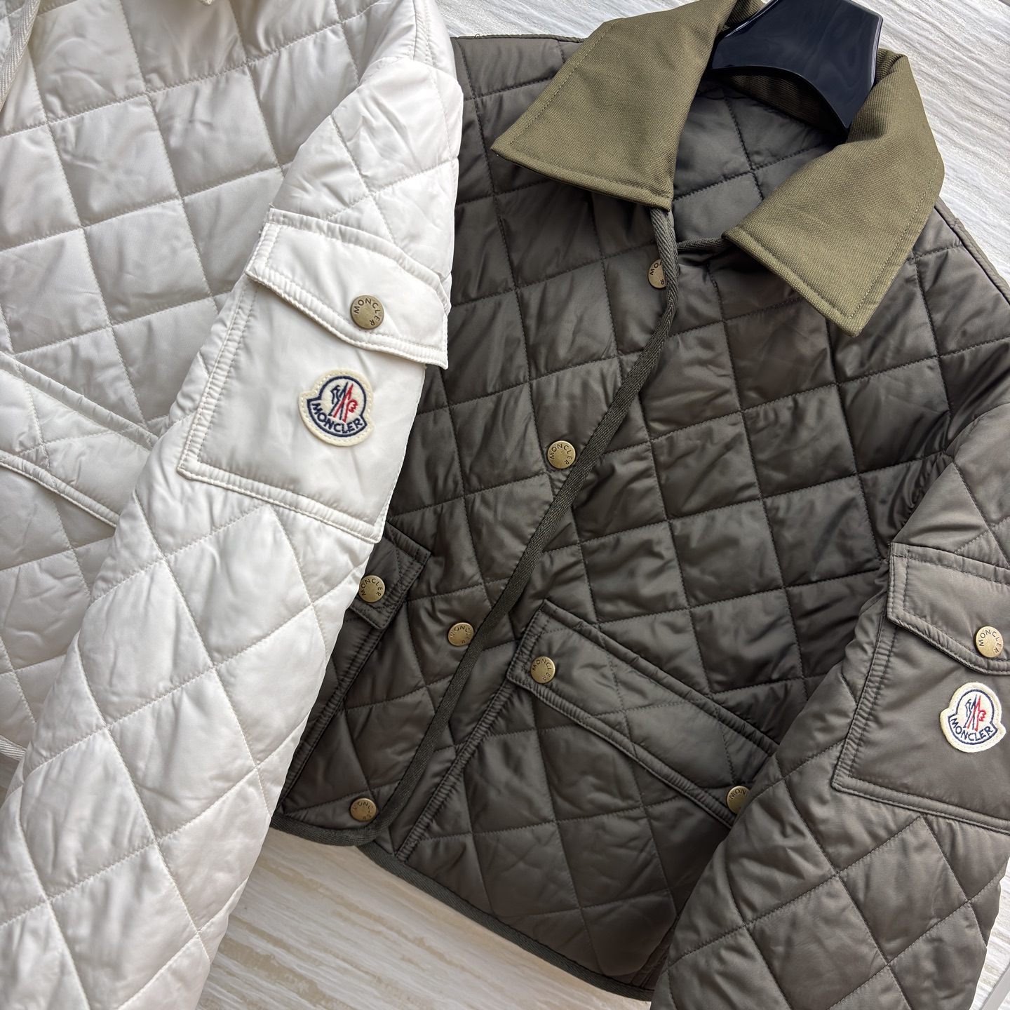 Mo 25秋 翻领菱格棉服 时髦御寒双在线 复古棕与温柔米两色可选 菱格绗缝设计经典又显质感 短款版型利