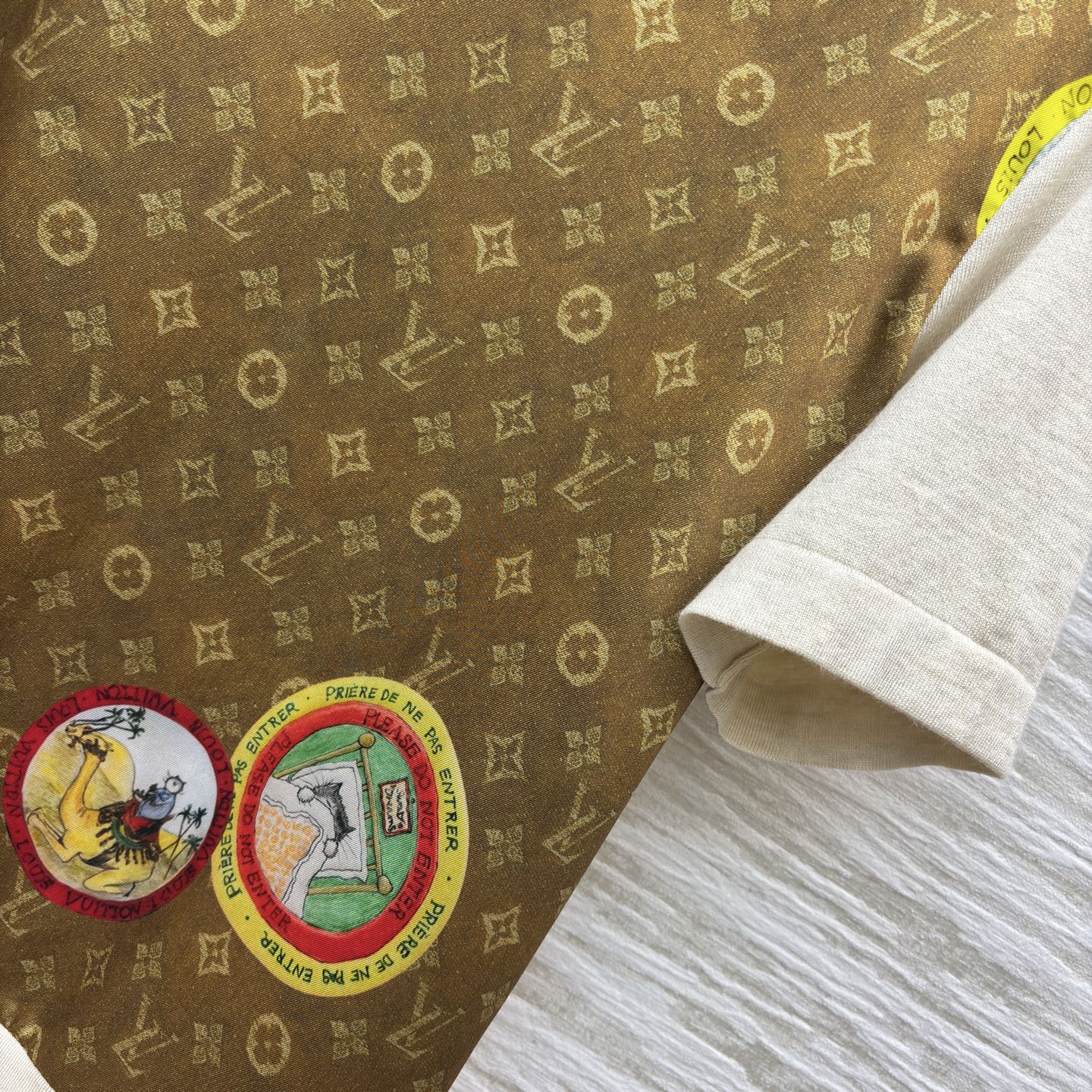 L家 25秋冬新款 卡通邮票老花拼接针织系列 短袖T恤 +V领长袖开衫 经典老花提花卡通邮票图案拼接针织