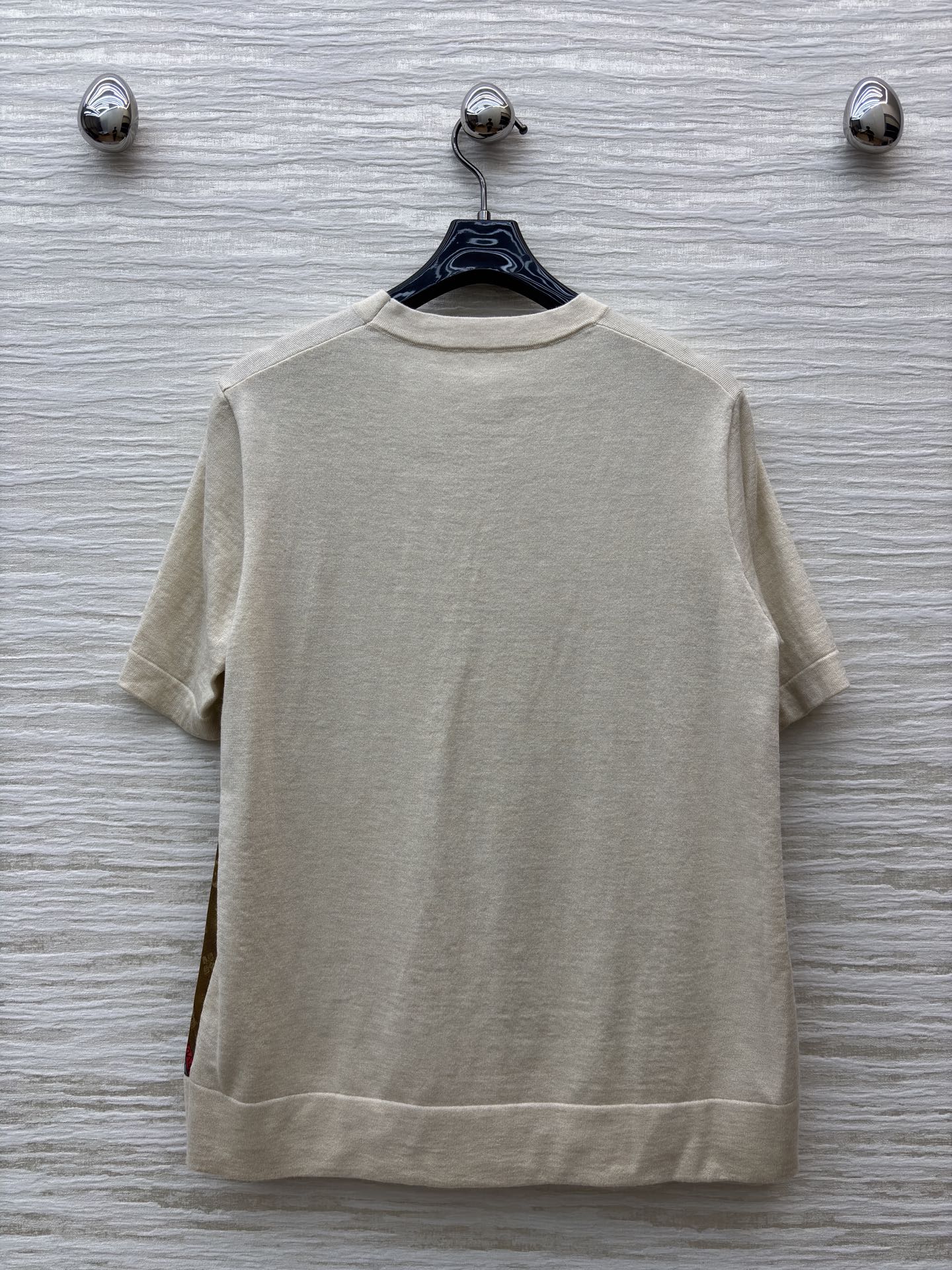 L家 25秋冬新款 卡通邮票老花拼接针织系列 短袖T恤 +V领长袖开衫 经典老花提花卡通邮票图案拼接针织