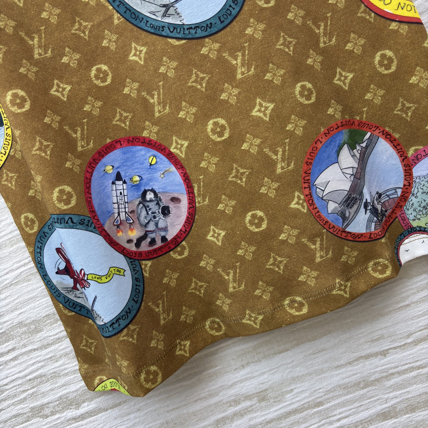 L家 25秋冬新款 经典老花短袖T恤 时髦搭配单品 妥妥的BF男友风 每年必备的经典单品 经典配色老花效