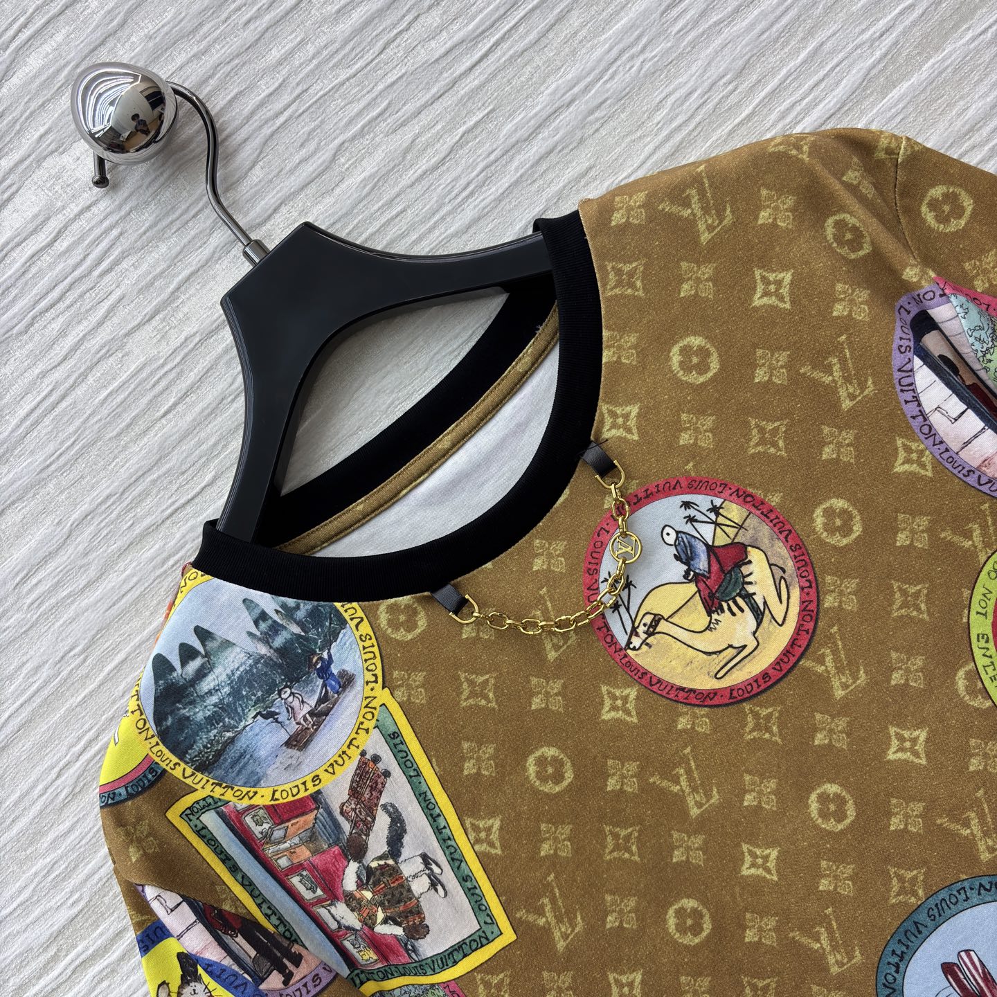 L家 25秋冬新款 经典老花短袖T恤 时髦搭配单品 妥妥的BF男友风 每年必备的经典单品 经典配色老花效