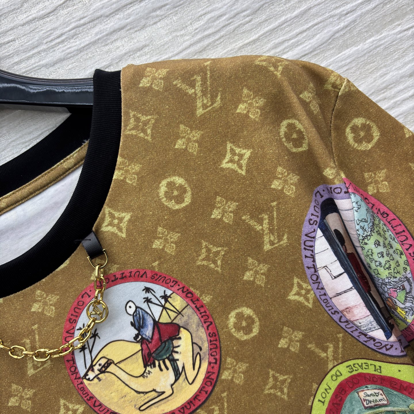 L家 25秋冬新款 经典老花短袖T恤 时髦搭配单品 妥妥的BF男友风 每年必备的经典单品 经典配色老花效