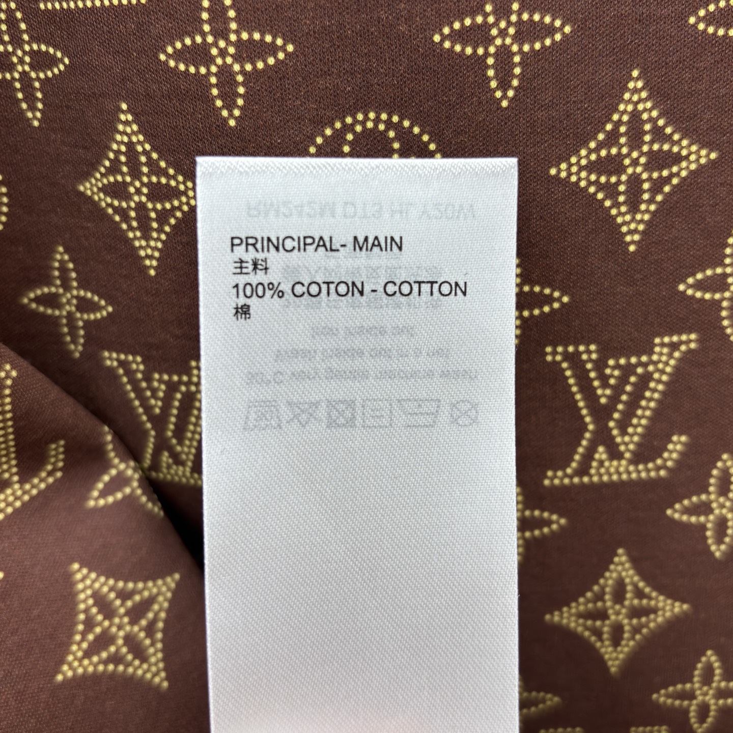 L家 25秋冬新款 卡通邮票老花短袖T恤 定制卡通邮票图案印花暗纹老花纯棉面料 非常清凉一整个舒服住 经