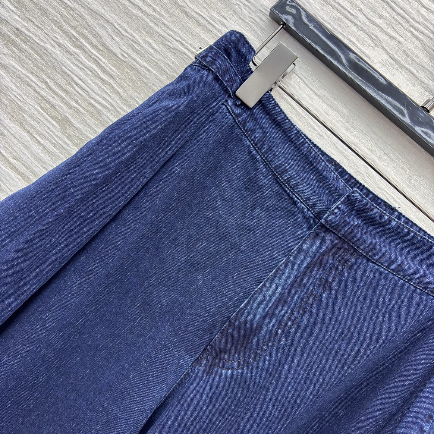 LW家 25秋冬新款 复古牛仔弯刀阔腿裤 复古牛仔洗水面料 质感超赞 显瘦神器阔腿弯刀裤型上身超好看 怀