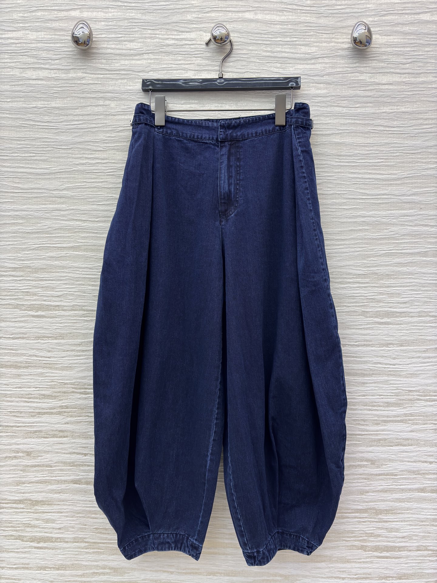 LW家 25秋冬新款 复古牛仔弯刀阔腿裤 复古牛仔洗水面料 质感超赞 显瘦神器阔腿弯刀裤型上身超好看 怀