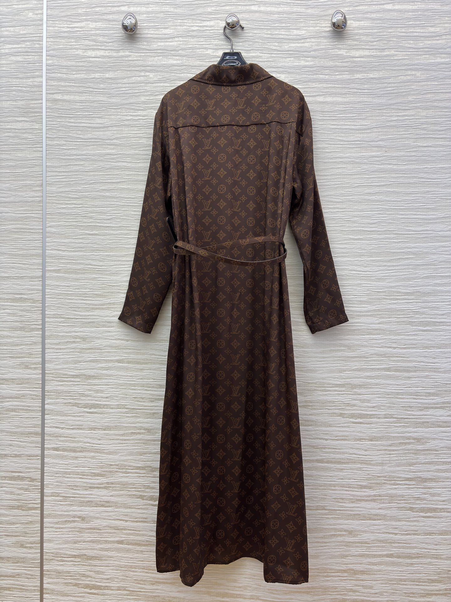 L家 25秋冬新款 经典老花V翻领腰带长裙 抗拒不了的经典老花印花图案 大气又耐看 翻领设计 胸前口袋装