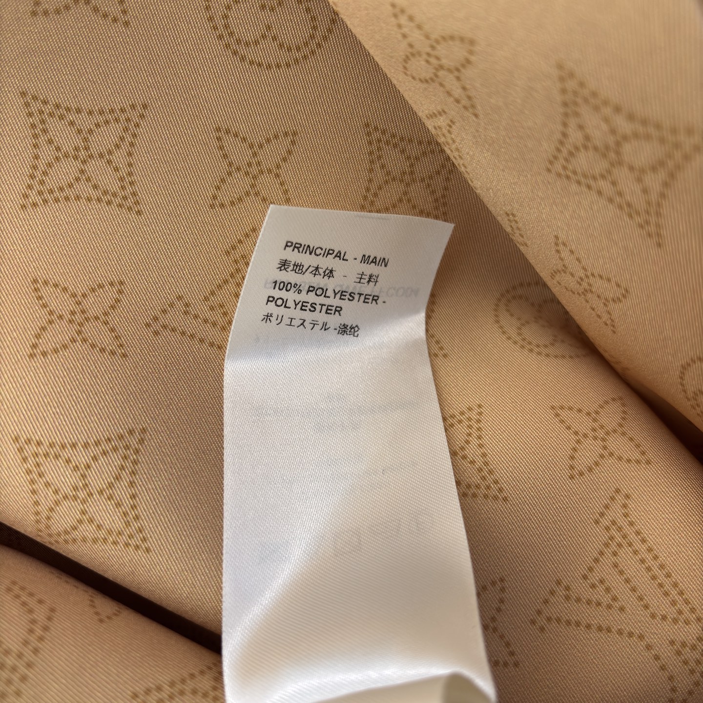 L家 25秋冬新款 V领腰带长袖连衣裙 经典的L家金钱字母印花点缀 低调又时髦 优雅大气的减龄又少女清爽