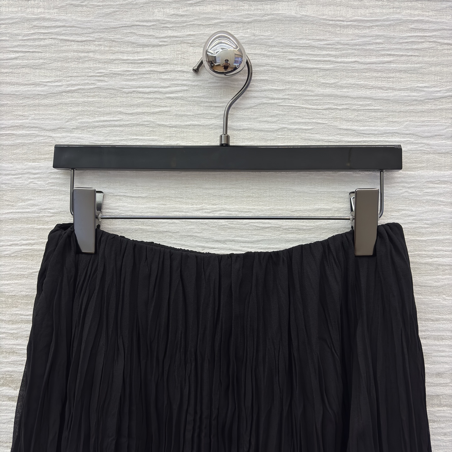 25秋冬新款 褶皱肌理感短裙 双层褶皱面料设计尽显优雅 是一眼就能感觉到的高级 定制褶皱肌理感纹理面料真