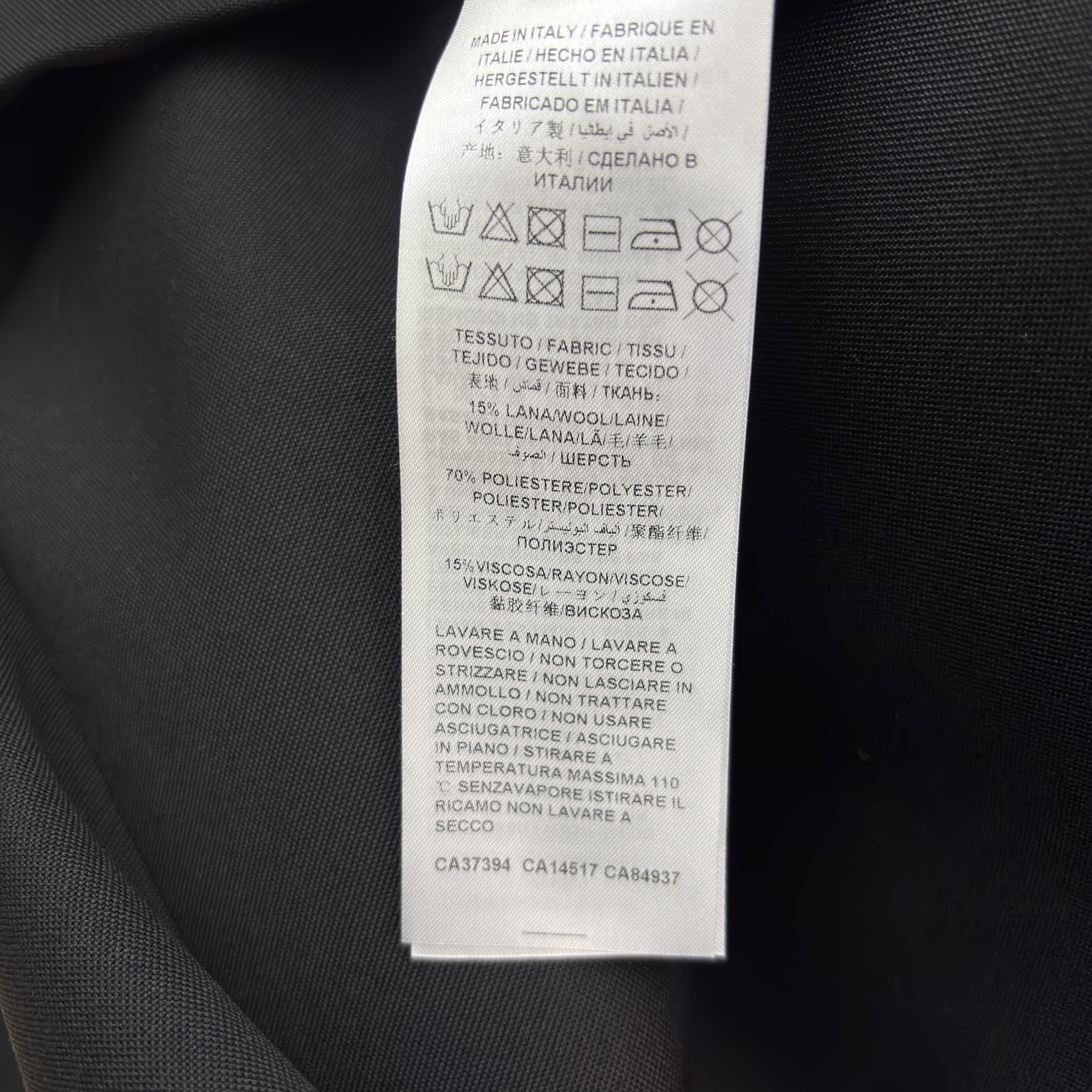 G家 黑色长款西装大衣 含羊毛成分 高级感的极简主义 纯黑演绎极简奢华 挺括面料勾勒气场 简约设计适配多