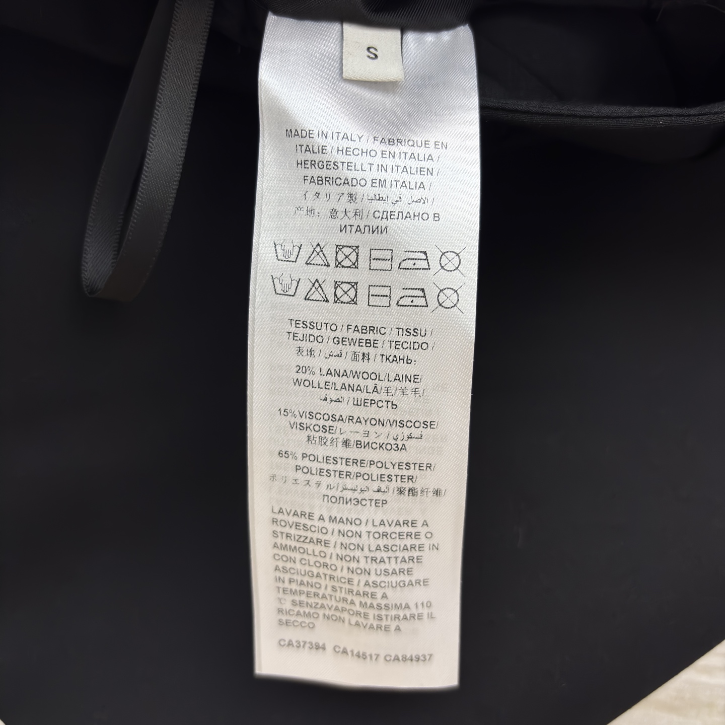 G家 百搭王短裤 含羊毛成分 利落剪裁勾勒干练线条 挺括面料尽显质感 可搭衬衫 外套走职场通勤风 也可配