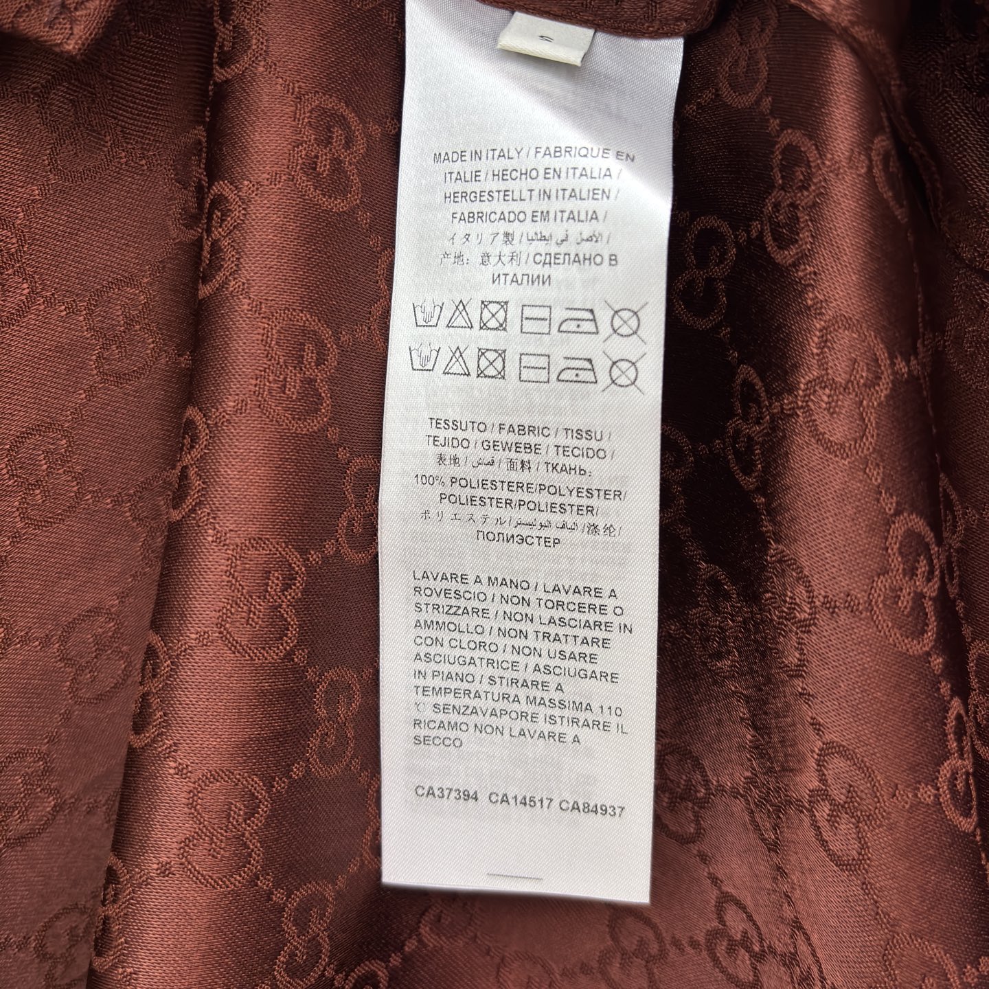 G家 衬衫式连衣裙 深棕调连衣裙将复古韵味与高级质感融为一体 精致的双配送腰带勾勒腰线 暗藏的品牌提花在