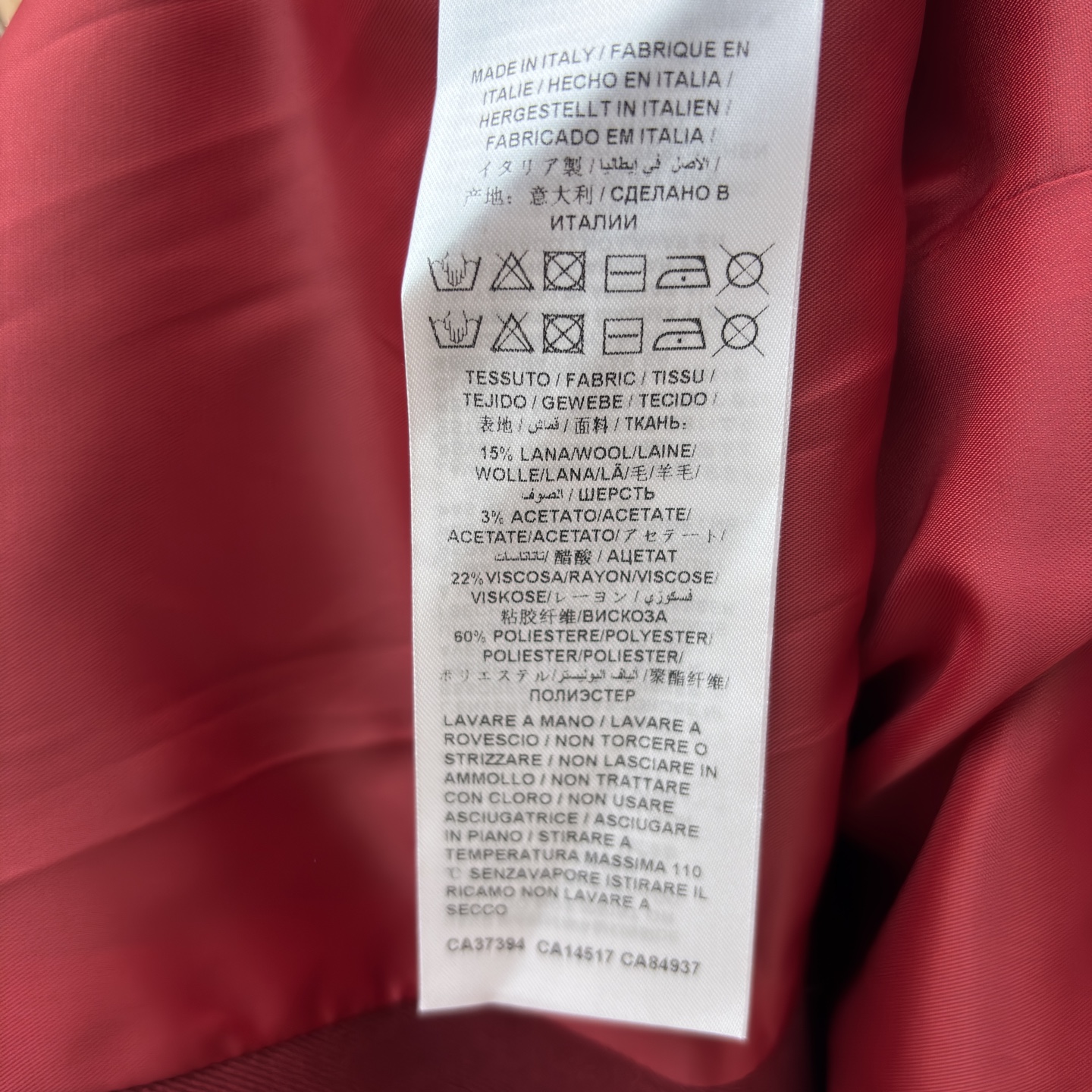 G家25新款 酒红色西装套装 金属扣装饰西装外套+直筒裤 职场的优雅宣言 亦是宴会的吸睛利器 利落剪裁勾