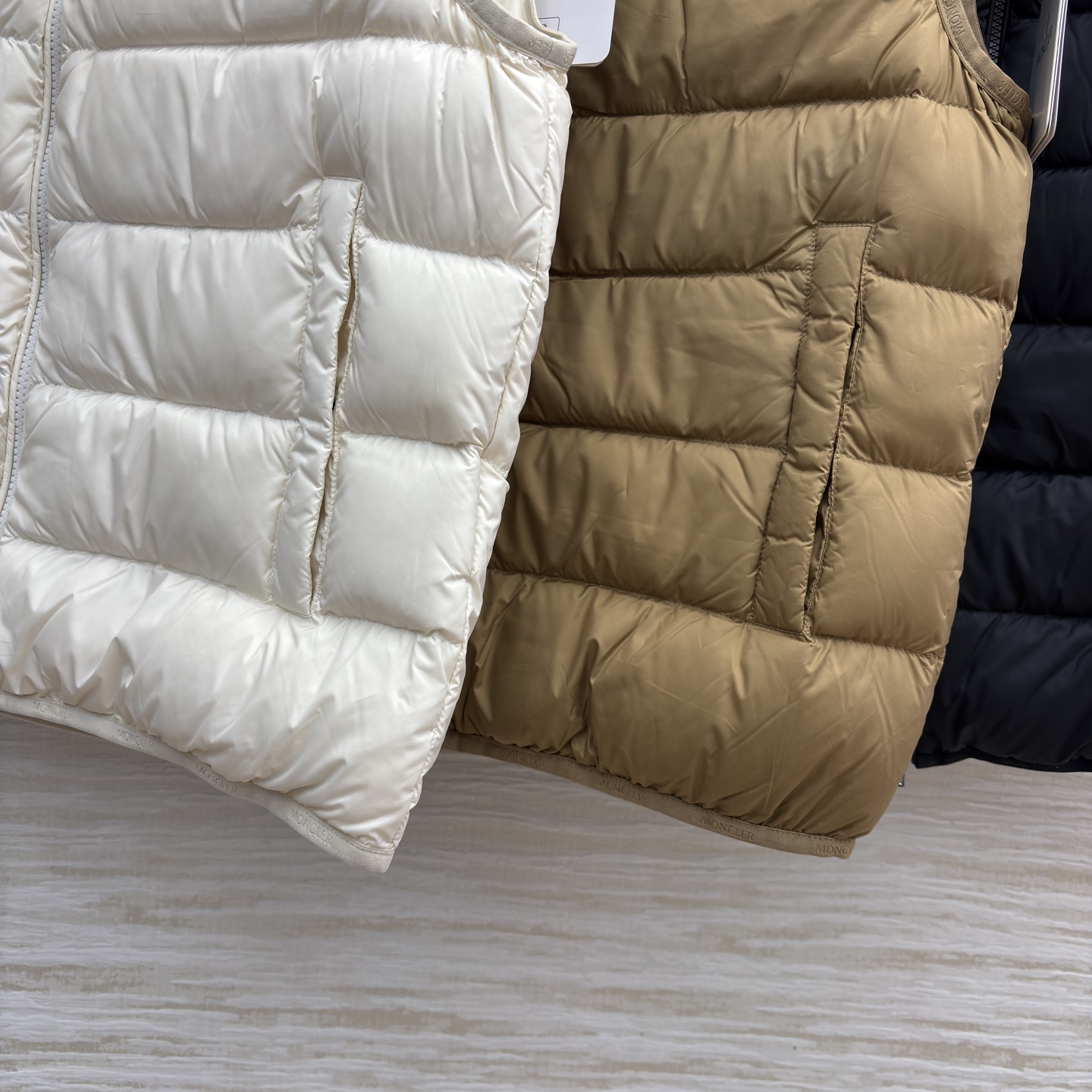 MO 25秋冬叠穿神器 立领羽绒马甲 简约版型适配各种风格 轻盈保暖不臃肿 搭卫衣青春活力 配大衣层次感