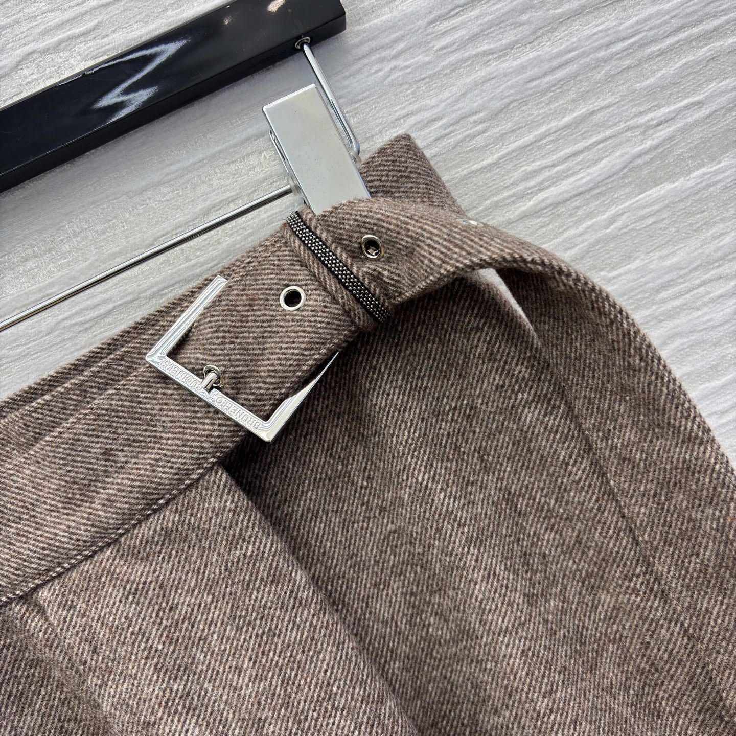 Bc 25冬日优雅范本 咖色毛呢半裙 褶皱设计灵动浪漫 金属扣腰带勾勒腰线 可搭同色系西装干练知性可配毛