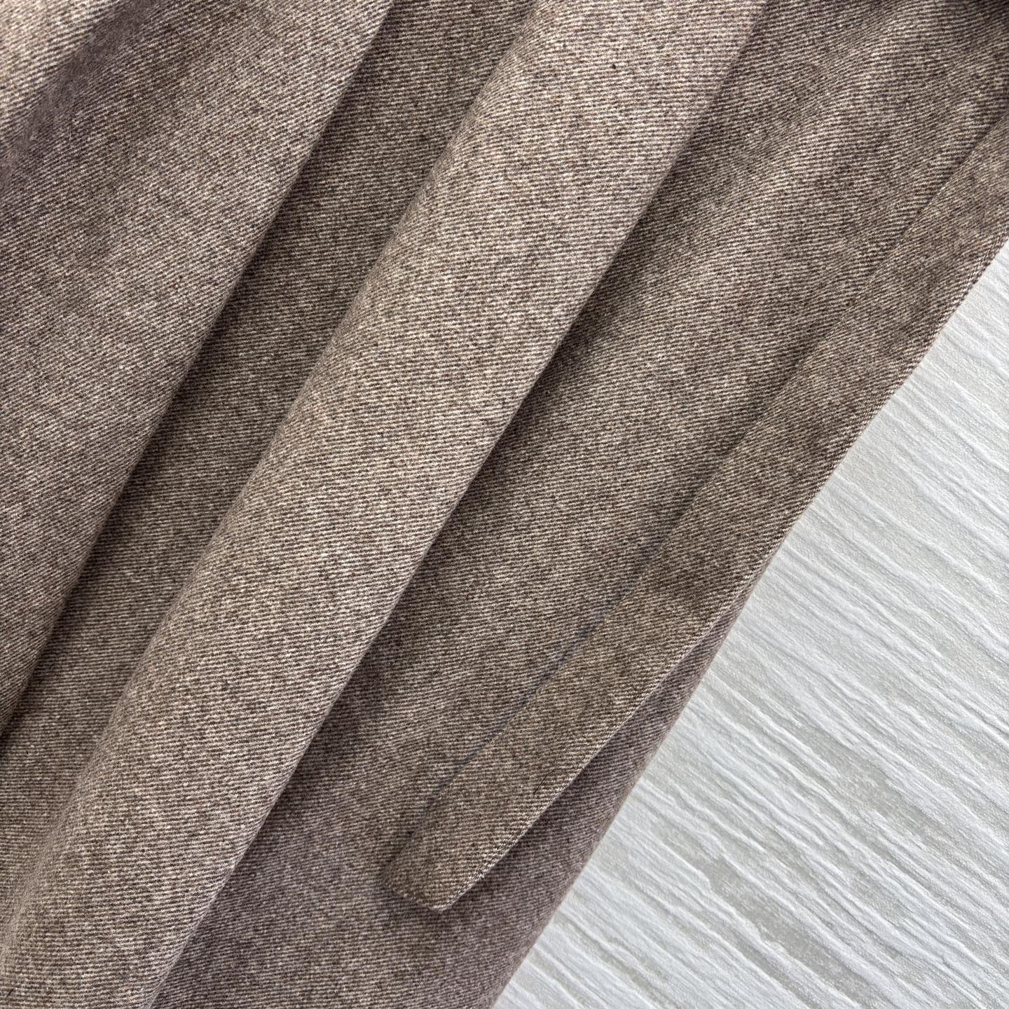 Bc 25冬日优雅范本 咖色毛呢半裙 褶皱设计灵动浪漫 金属扣腰带勾勒腰线 可搭同色系西装干练知性可配毛