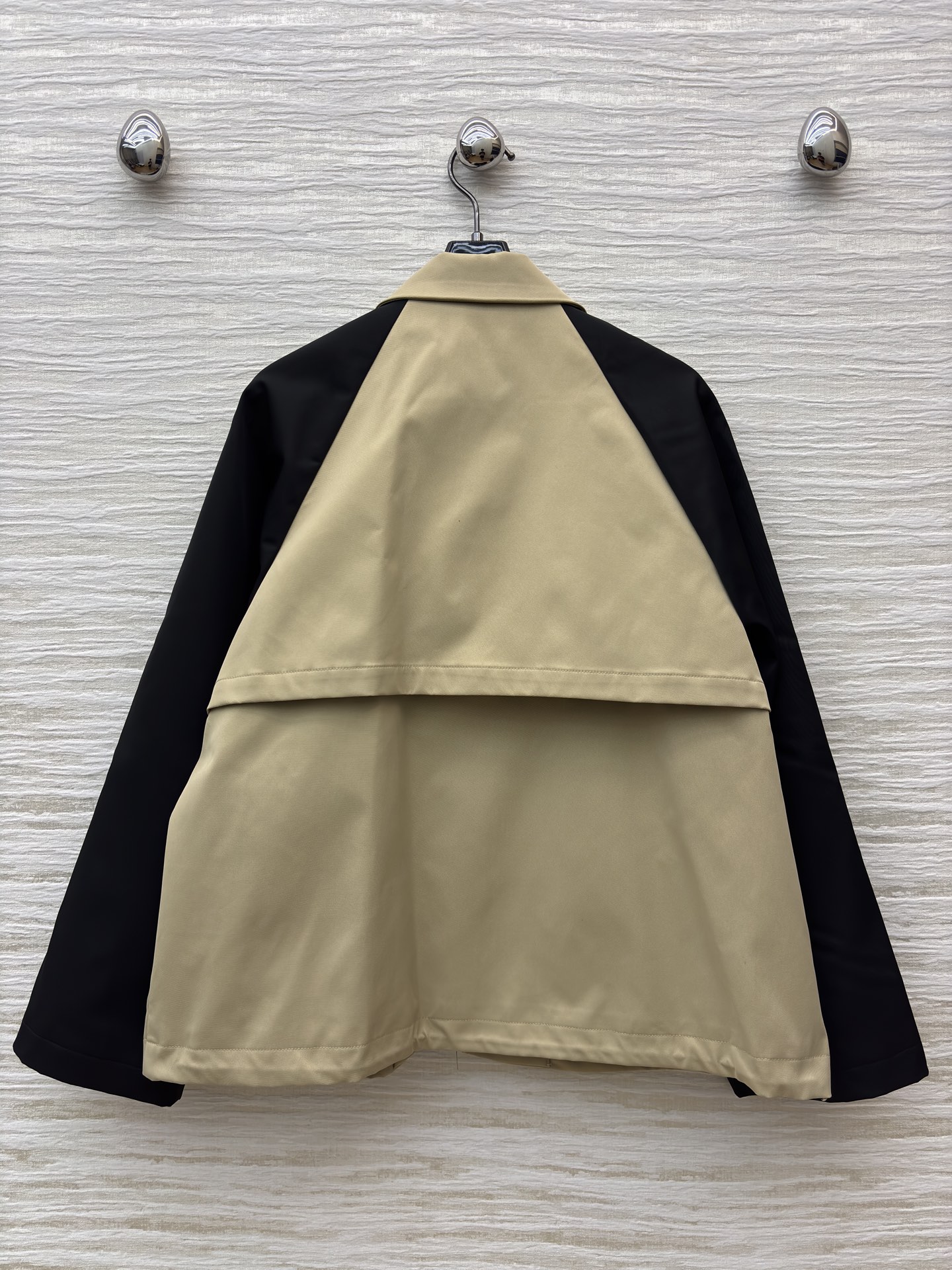 PD25新款 撞色袖拼接翻领夹克外套 一穿就能出门的款 完全不用费心费力搭配 气质工装风酷帅有型 翻领设