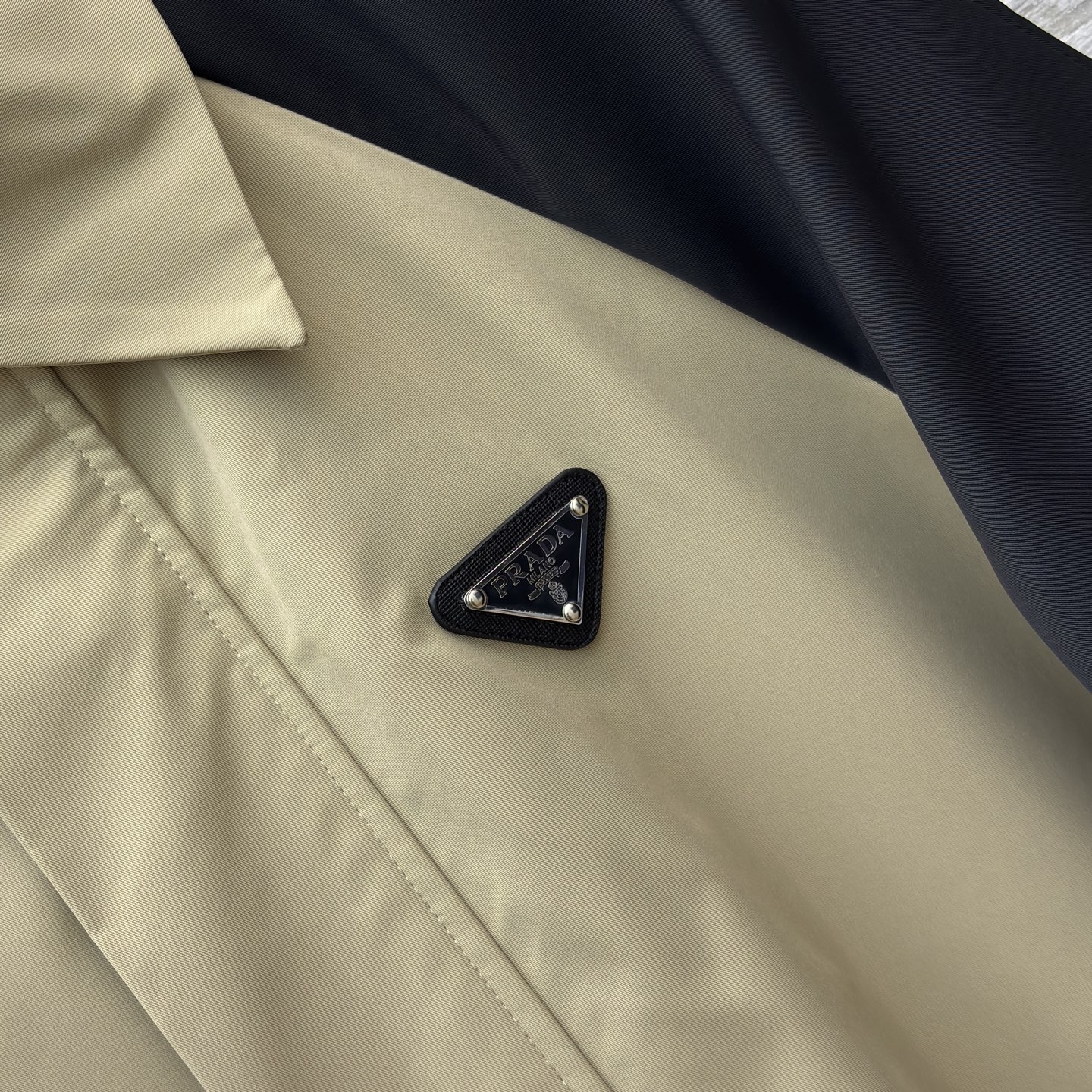 PD25新款 撞色袖拼接翻领夹克外套 一穿就能出门的款 完全不用费心费力搭配 气质工装风酷帅有型 翻领设