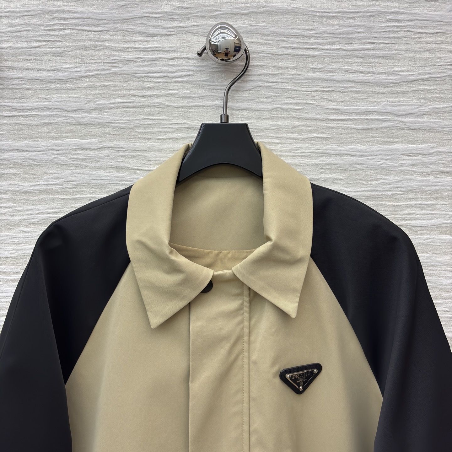 PD25新款 撞色袖拼接翻领夹克外套 一穿就能出门的款 完全不用费心费力搭配 气质工装风酷帅有型 翻领设