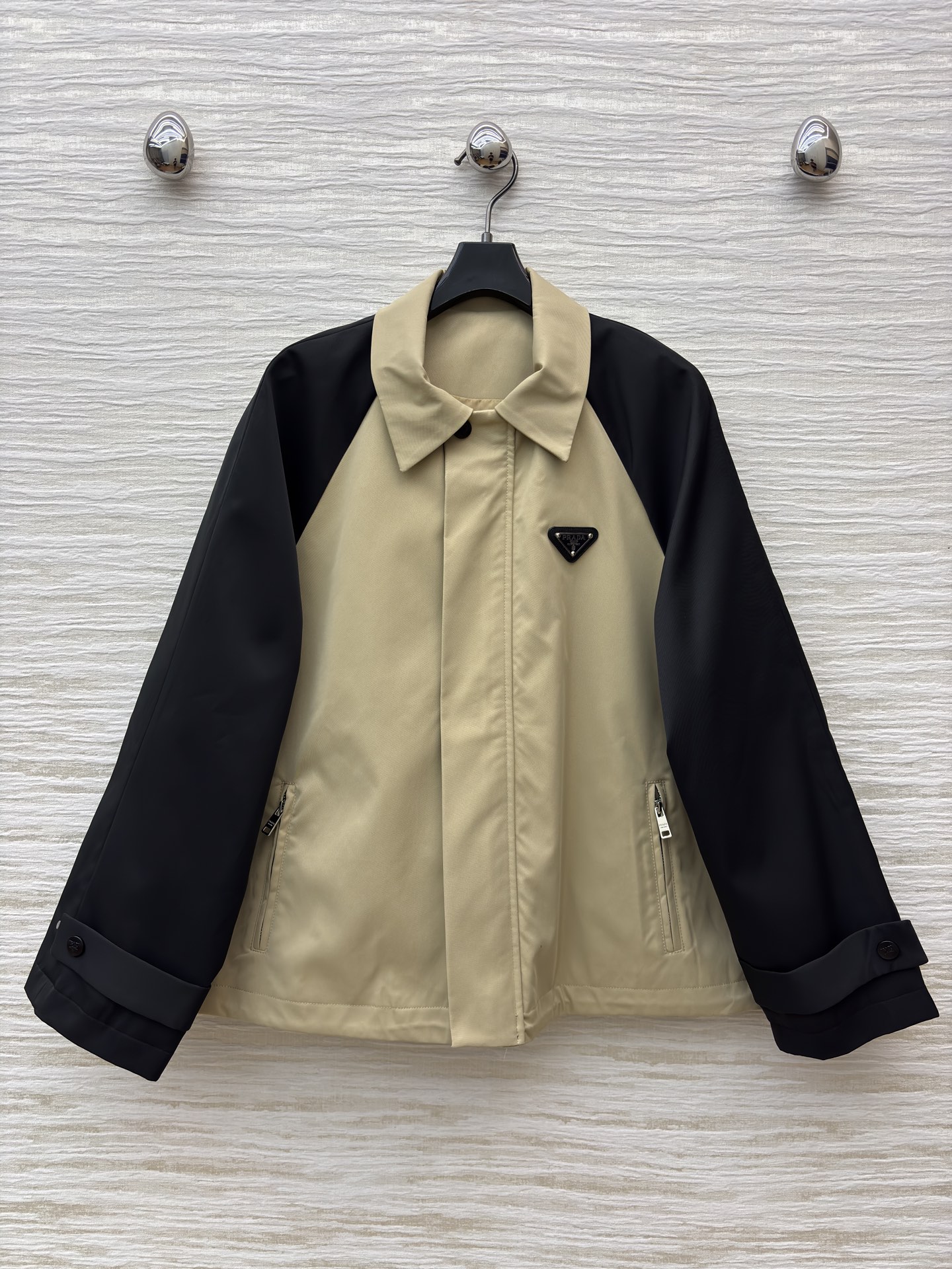 PD25新款 撞色袖拼接翻领夹克外套 一穿就能出门的款 完全不用费心费力搭配 气质工装风酷帅有型 翻领设