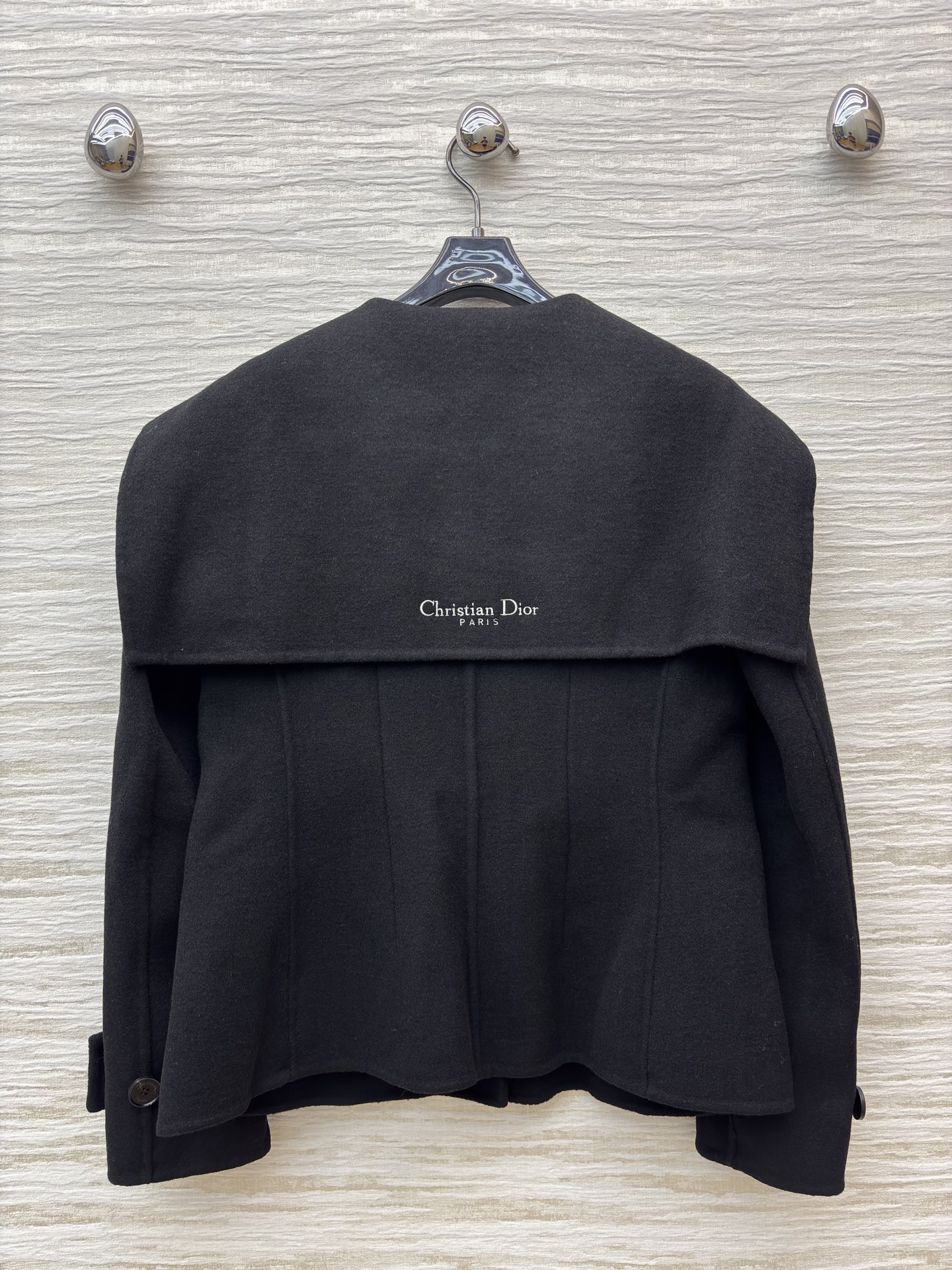 D家秋冬 海军领羊毛呢短款外套 大翻领设计自带气场 含70羊毛保暖又高级 是秋冬能撑起造型感的质感单品 