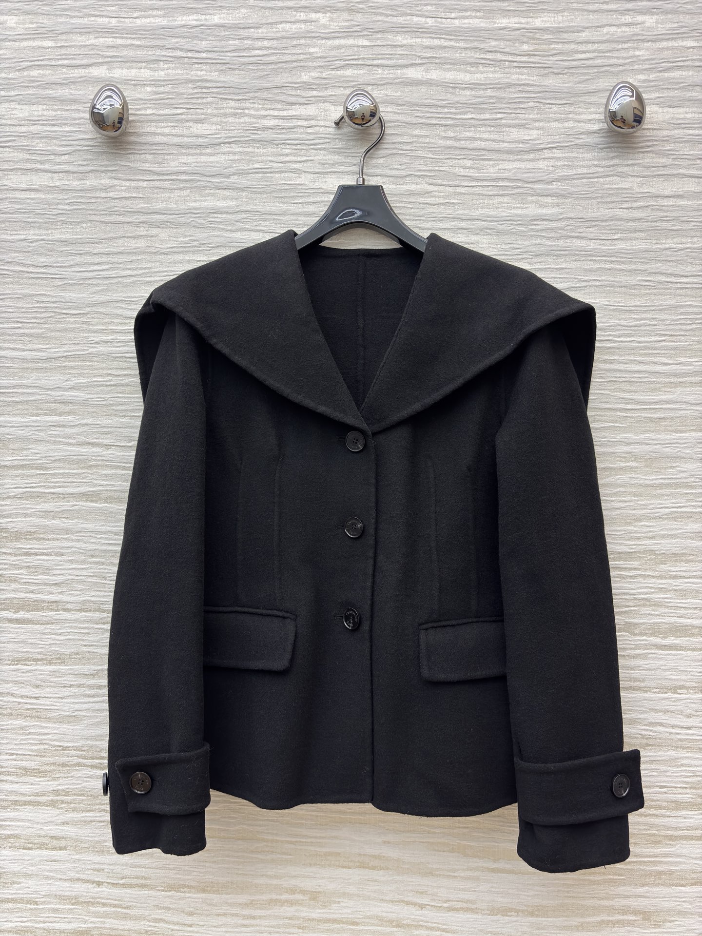 D家秋冬 海军领羊毛呢短款外套 大翻领设计自带气场 含70羊毛保暖又高级 是秋冬能撑起造型感的质感单品 