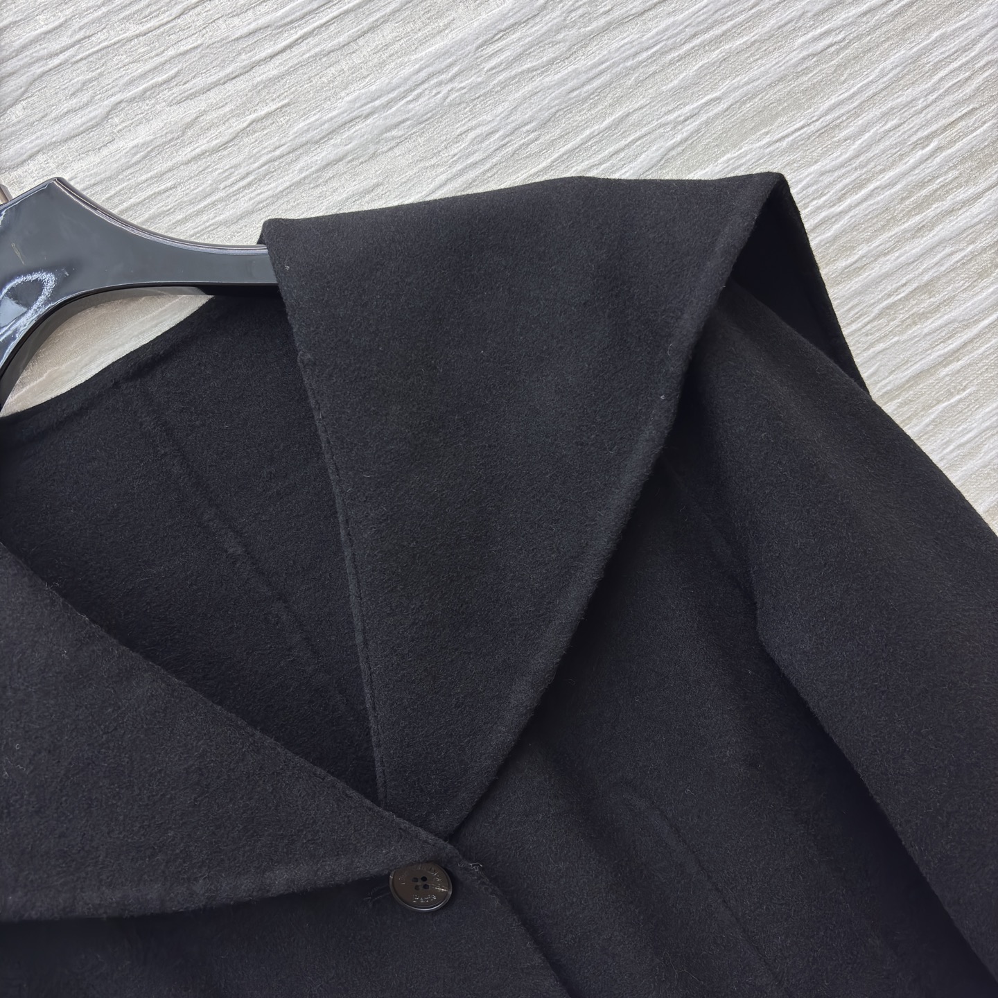 D家秋冬 海军领羊毛呢短款外套 大翻领设计自带气场 含70羊毛保暖又高级 是秋冬能撑起造型感的质感单品 