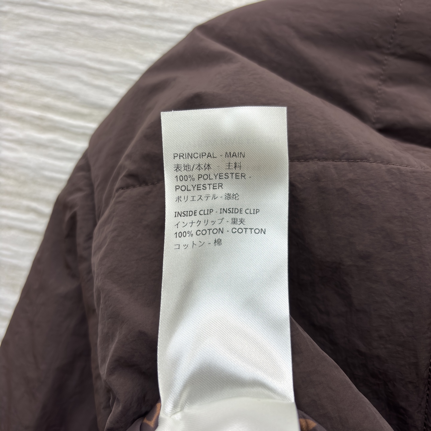 L家25秋冬 深棕长款棉服 不对称设计+质感包边 慵懒又高级 秋冬凹造型保暖两不误 是随性腔调的穿搭狠货