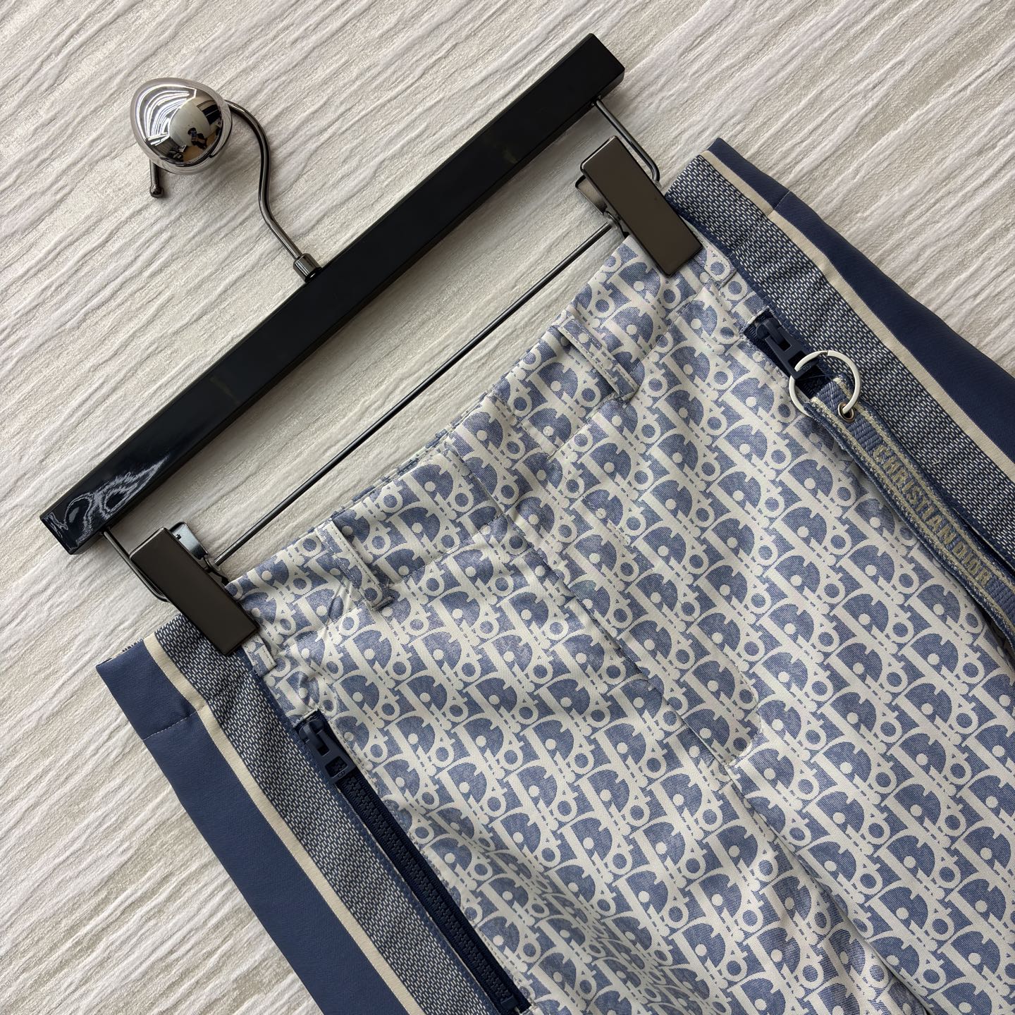 D家 老花运动裤 夹棉设计 经典老花邂逅潮酷运动廓形 满幅的Oblique老花图案 是品牌百年底蕴的视觉