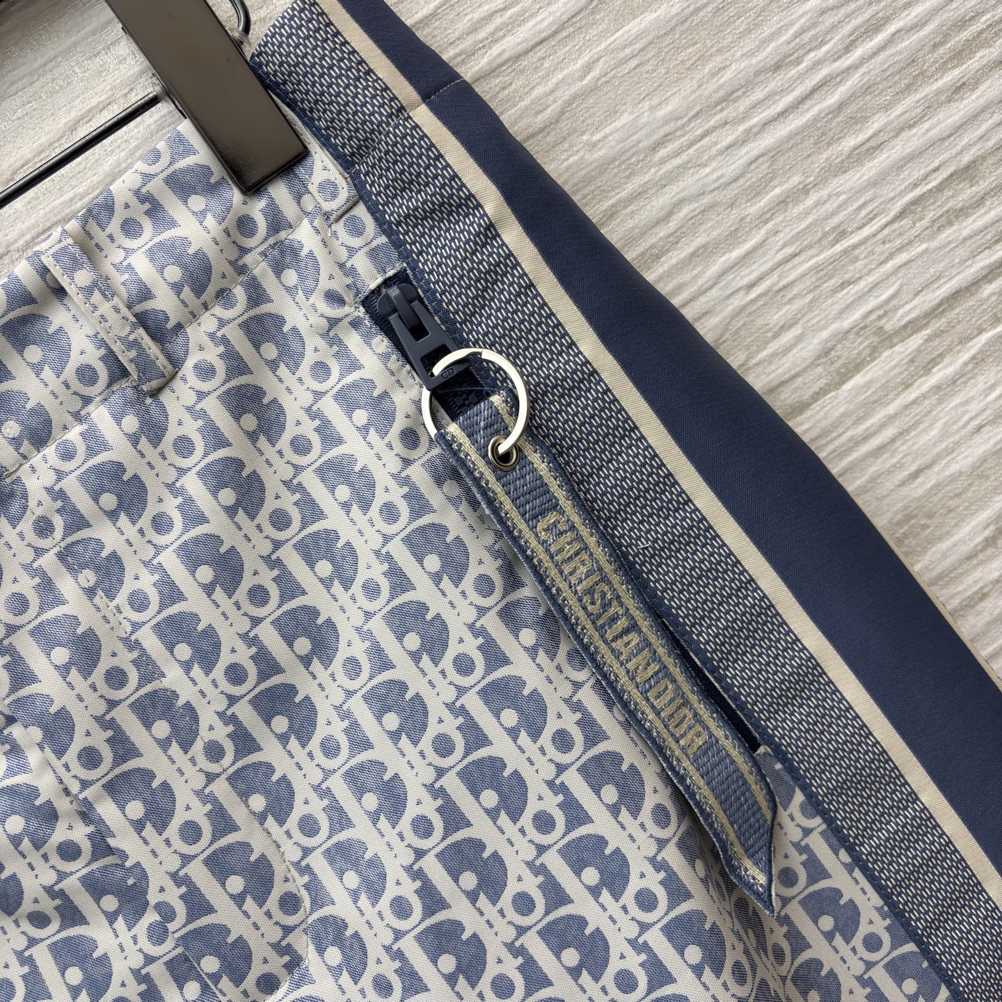 D家 老花运动裤 夹棉设计 经典老花邂逅潮酷运动廓形 满幅的Oblique老花图案 是品牌百年底蕴的视觉