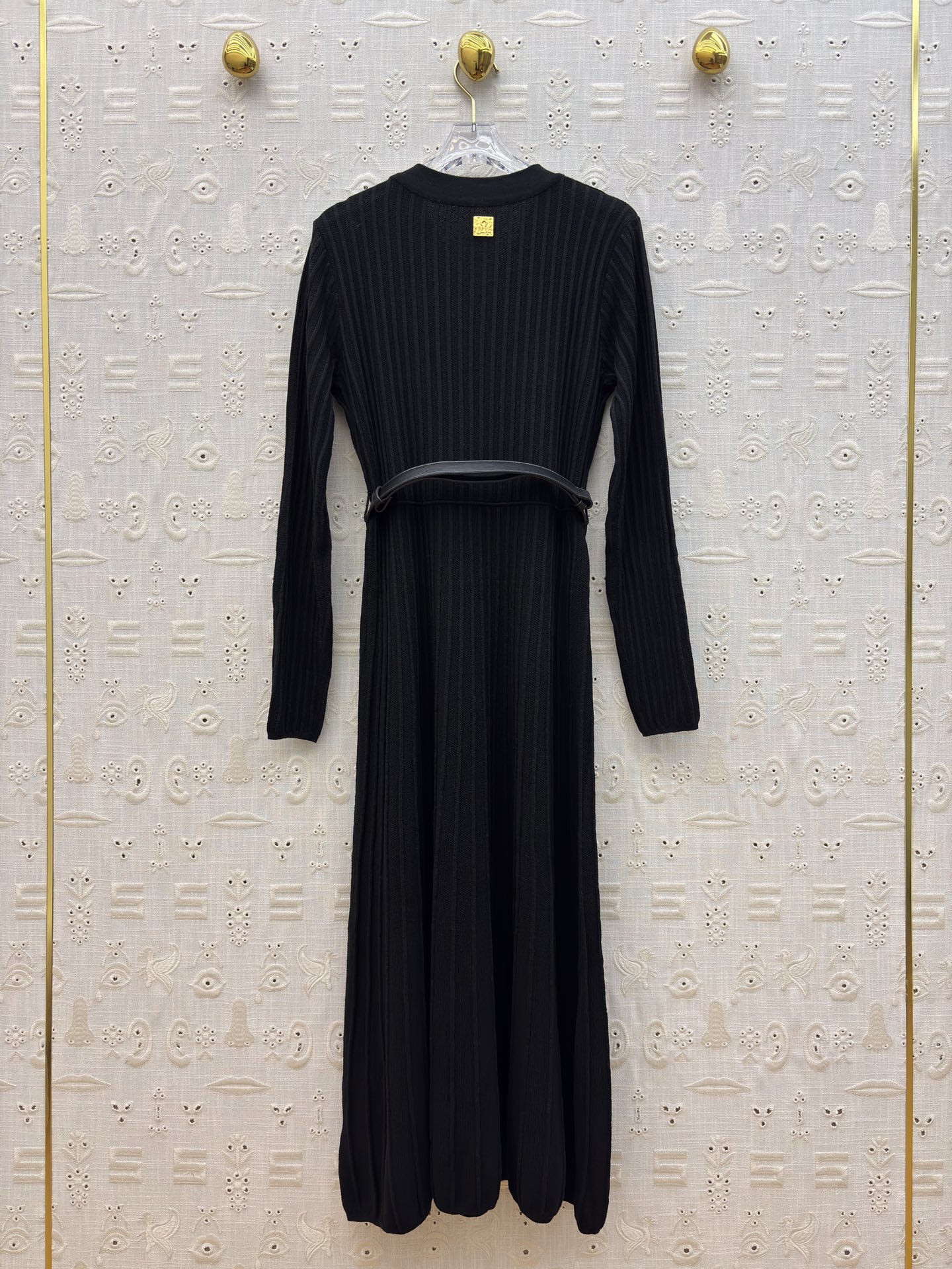 Sch 25秋冬 V领异形扣针织长裙 灰调雅致 黑调经典 V领配金色纽扣精致吸睛 腰带金属扣点缀勾勒腰线