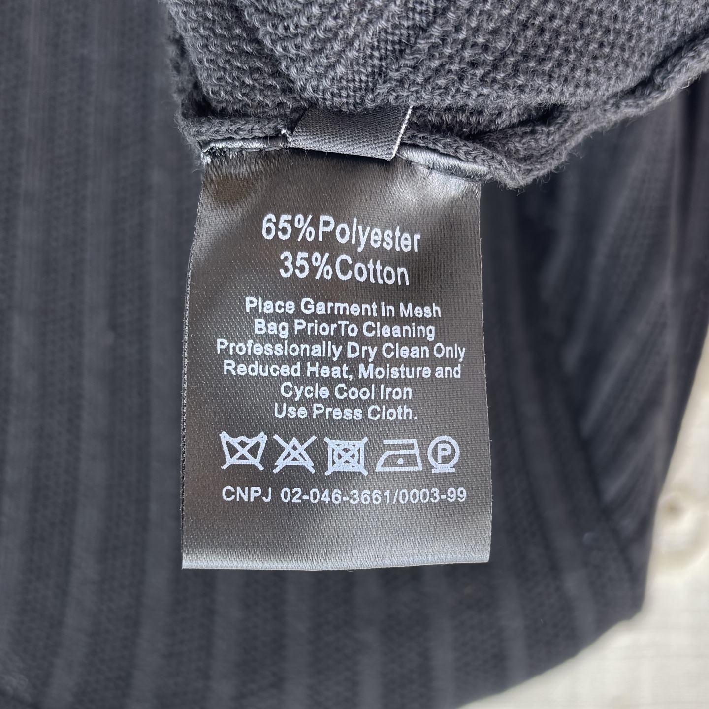 Sch 25秋冬 V领异形扣针织长裙 灰调雅致 黑调经典 V领配金色纽扣精致吸睛 腰带金属扣点缀勾勒腰线