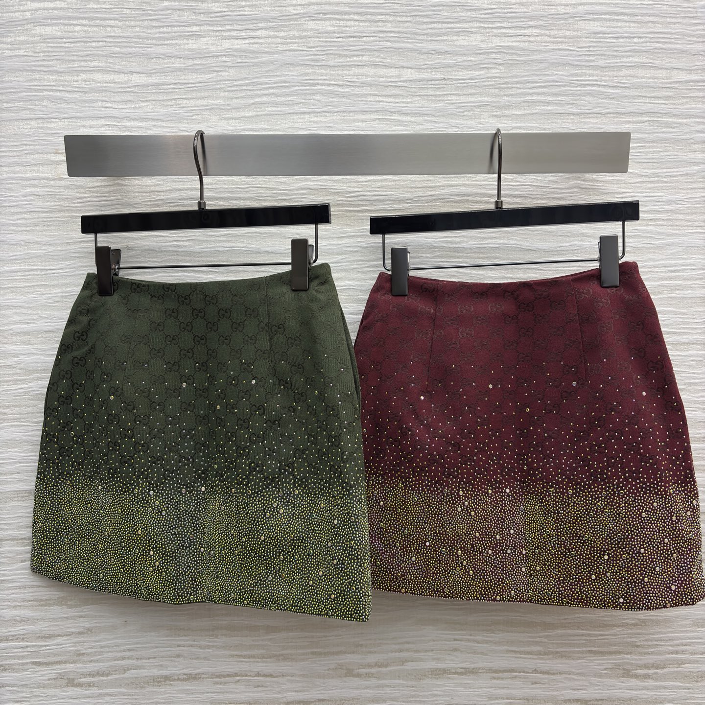 G家Bling Bling 水钻双G提花半身裙 精致与个性的交融 满幅品牌标识尽显格调 渐变烫钻设计闪耀